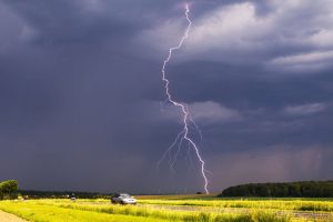 how to tell if your car was struck by lightning