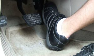 how to adjust gas pedal sensitivity