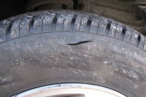 what does a slashed tire look like