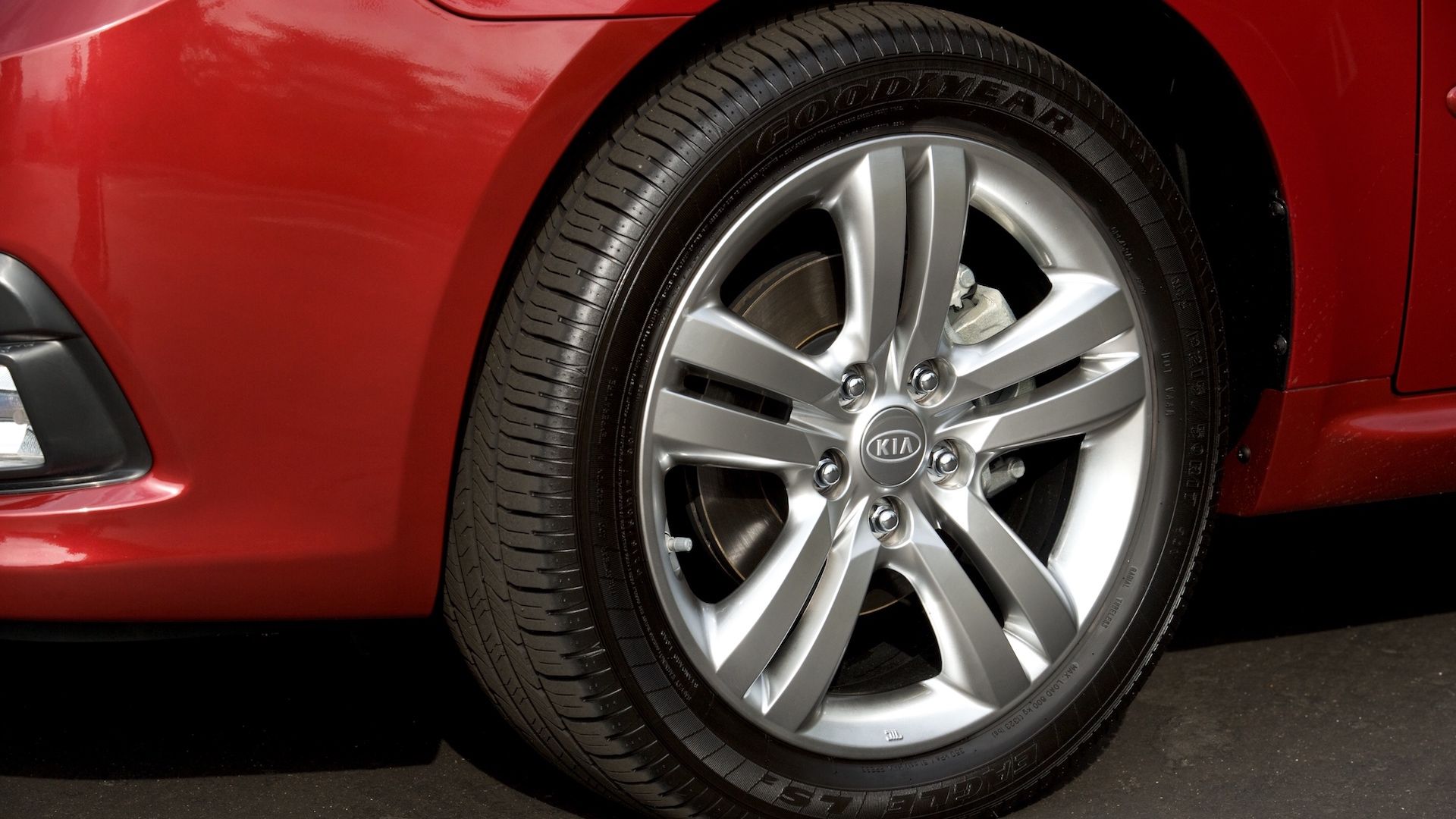 1337_2009_optima-1 2009 Kia Optima - tire