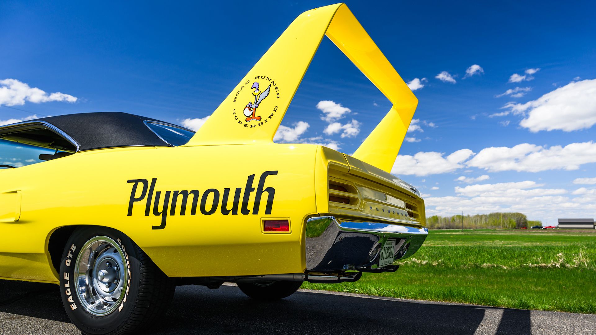 1970_plymouth_superbird_1970-Plymouth-Superbird-146-93128