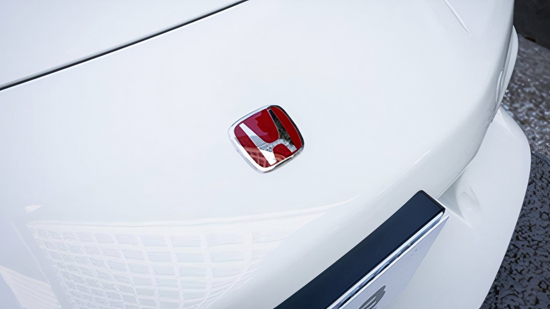 White 2005 Honda NSX R GT hood