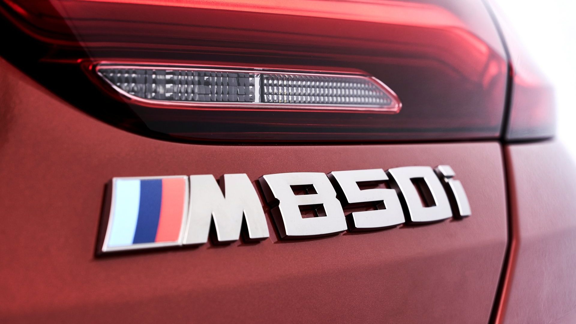 2019 bmw m850i badging orange