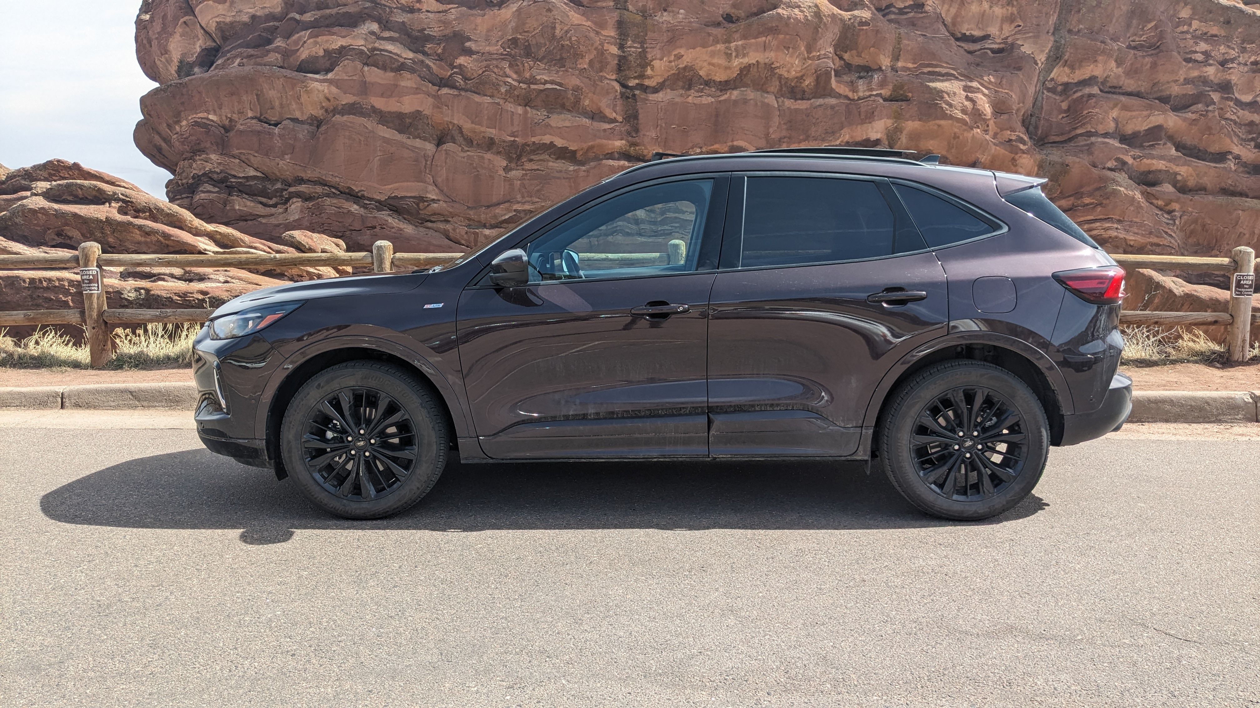 2023-ford-escape-st-line-side-view-close-up 2023 Ford Escape ST Line Side View Close Up