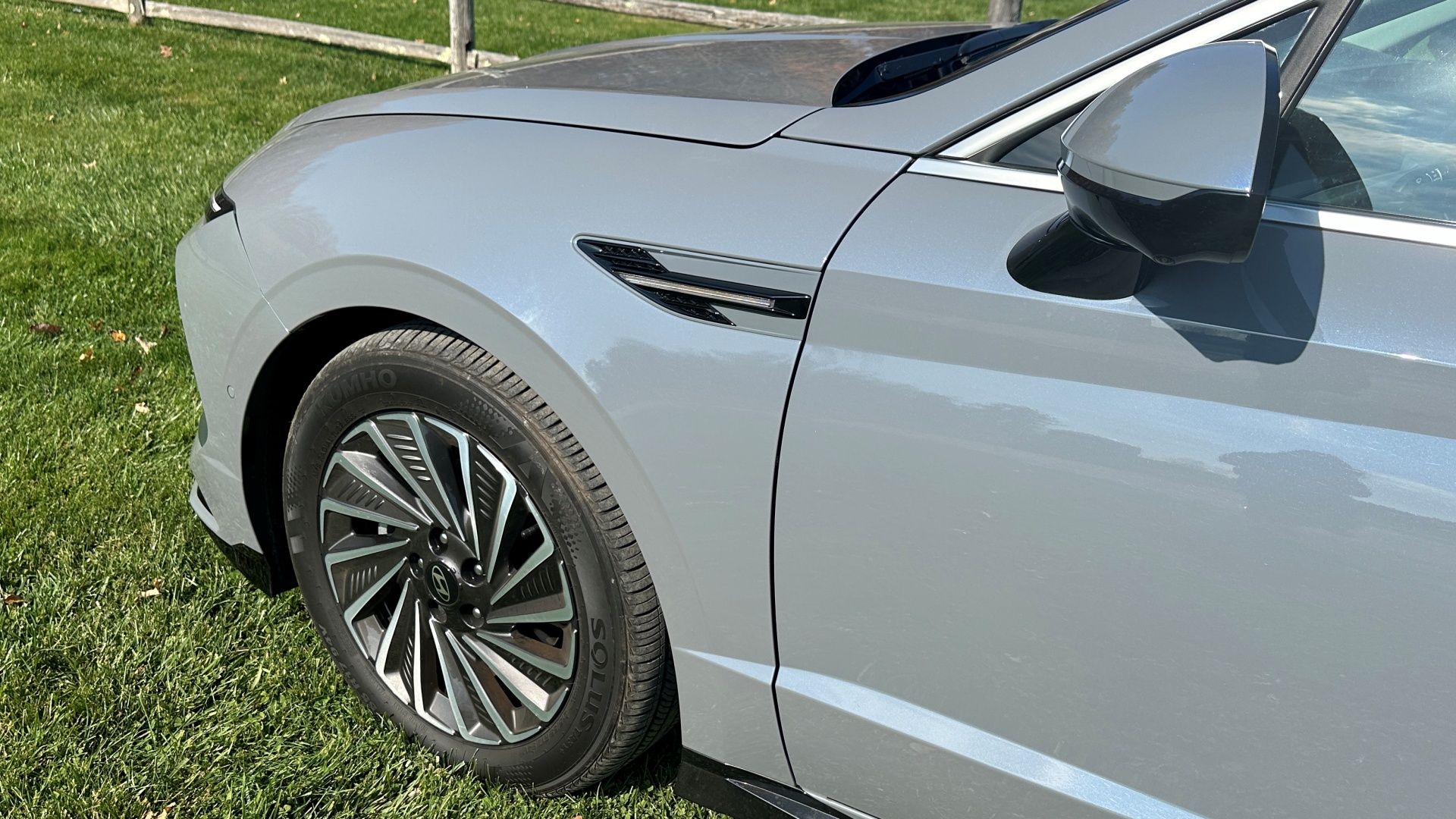 2024 Hyundai Sonata Hybrid front wheel
