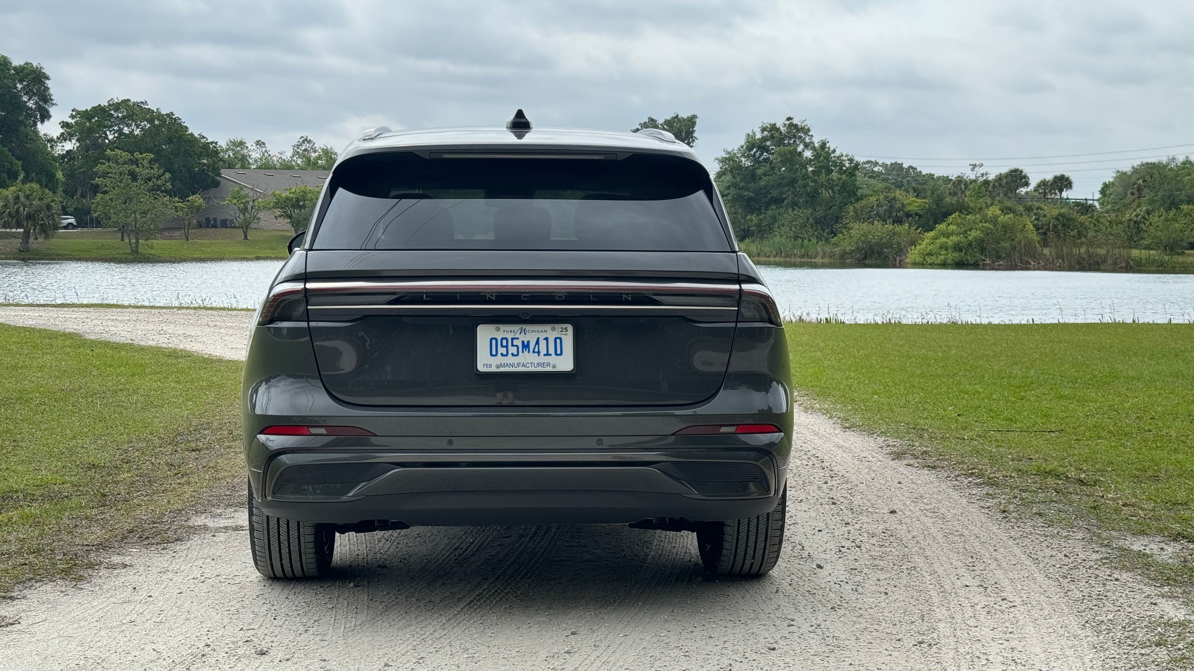 2024-lincoln-nautilus1-1 2024 Lincoln Nautilus rear static