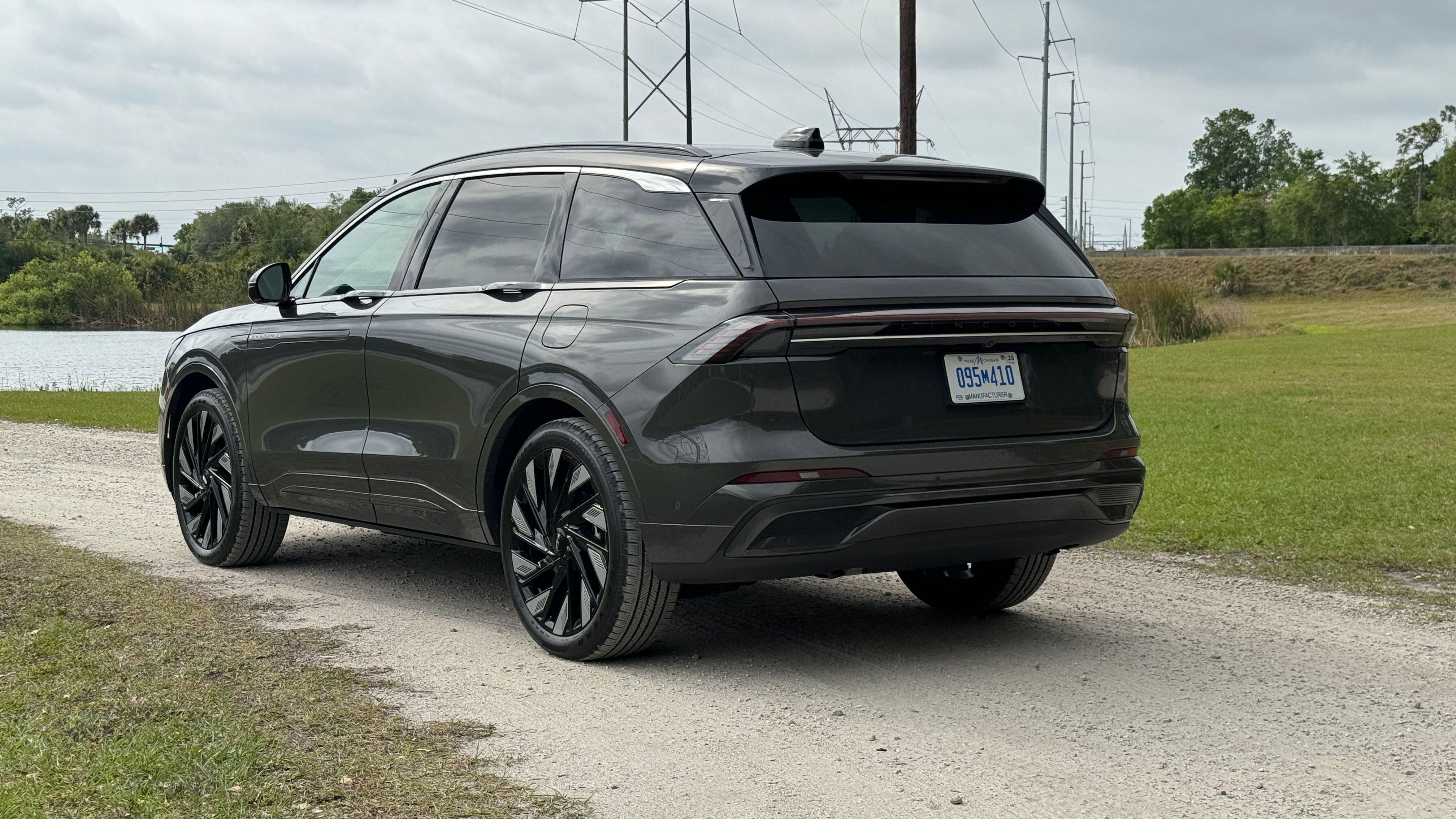 2024-lincoln-nautilus2-1 2024 Lincoln Nautilus rear 3/4 static