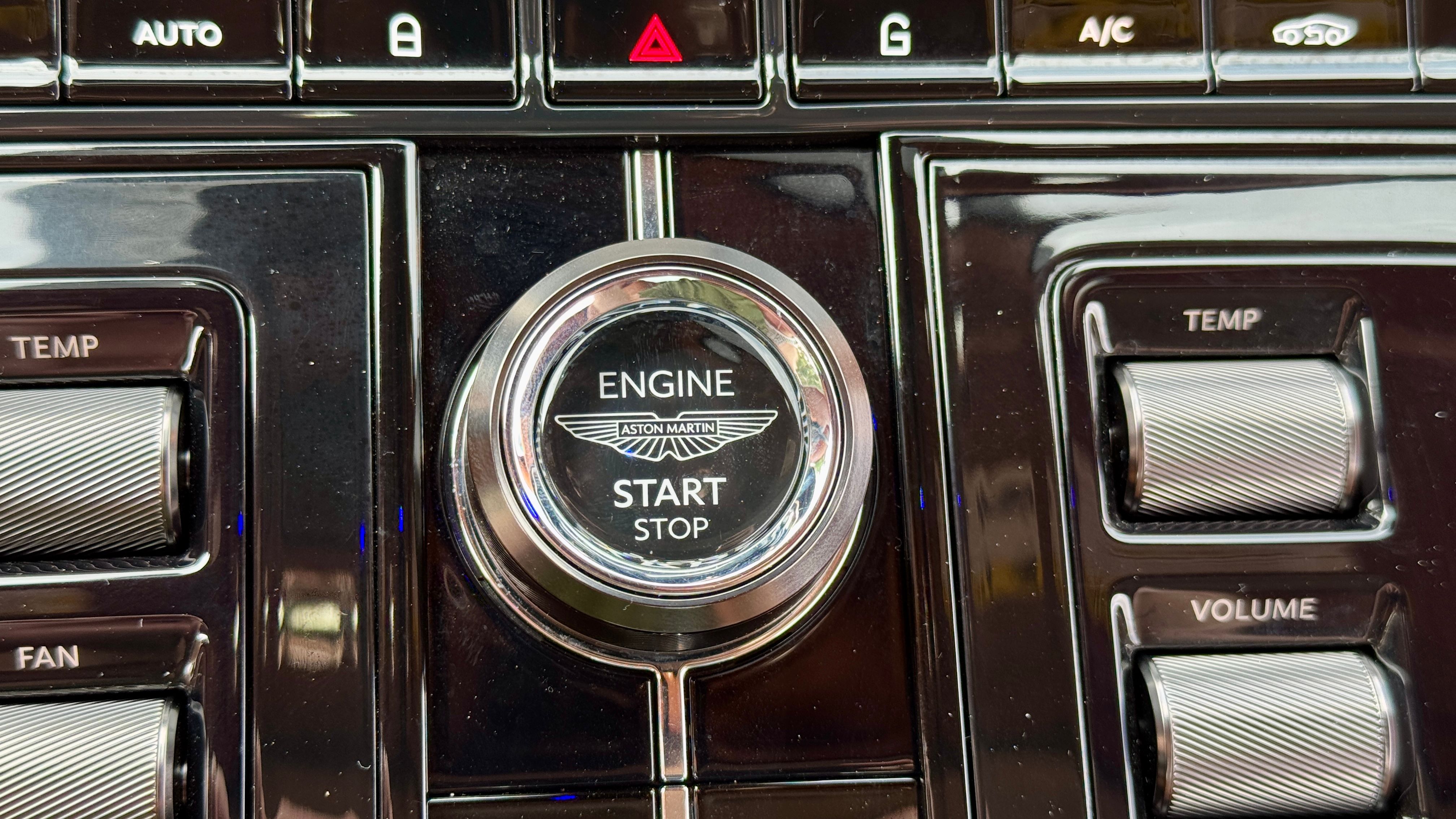 2025-aston-martin-db12-volante34 2025 Aston Martin DB12 Volante34