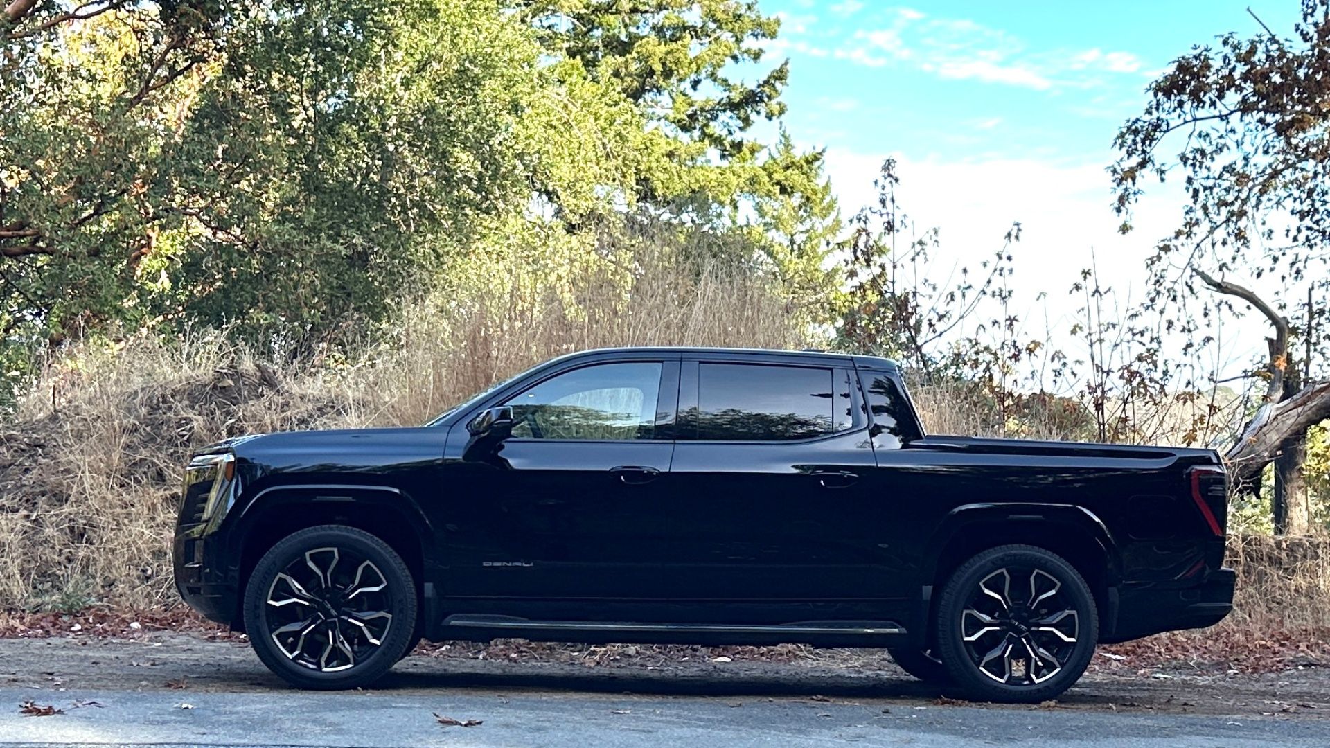 2025-gmc-sierra-ev-1 2025 GMC Sierra EV profile