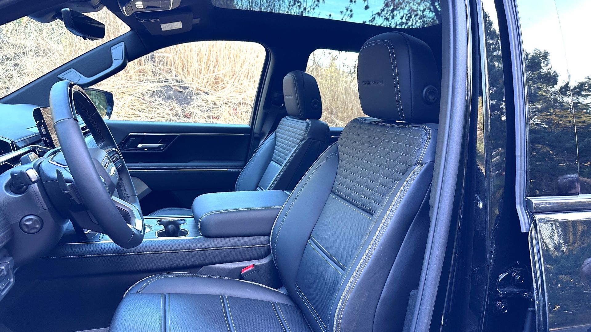 2025-gmc-sierra-ev-14 2025 GMC Sierra EV front seats