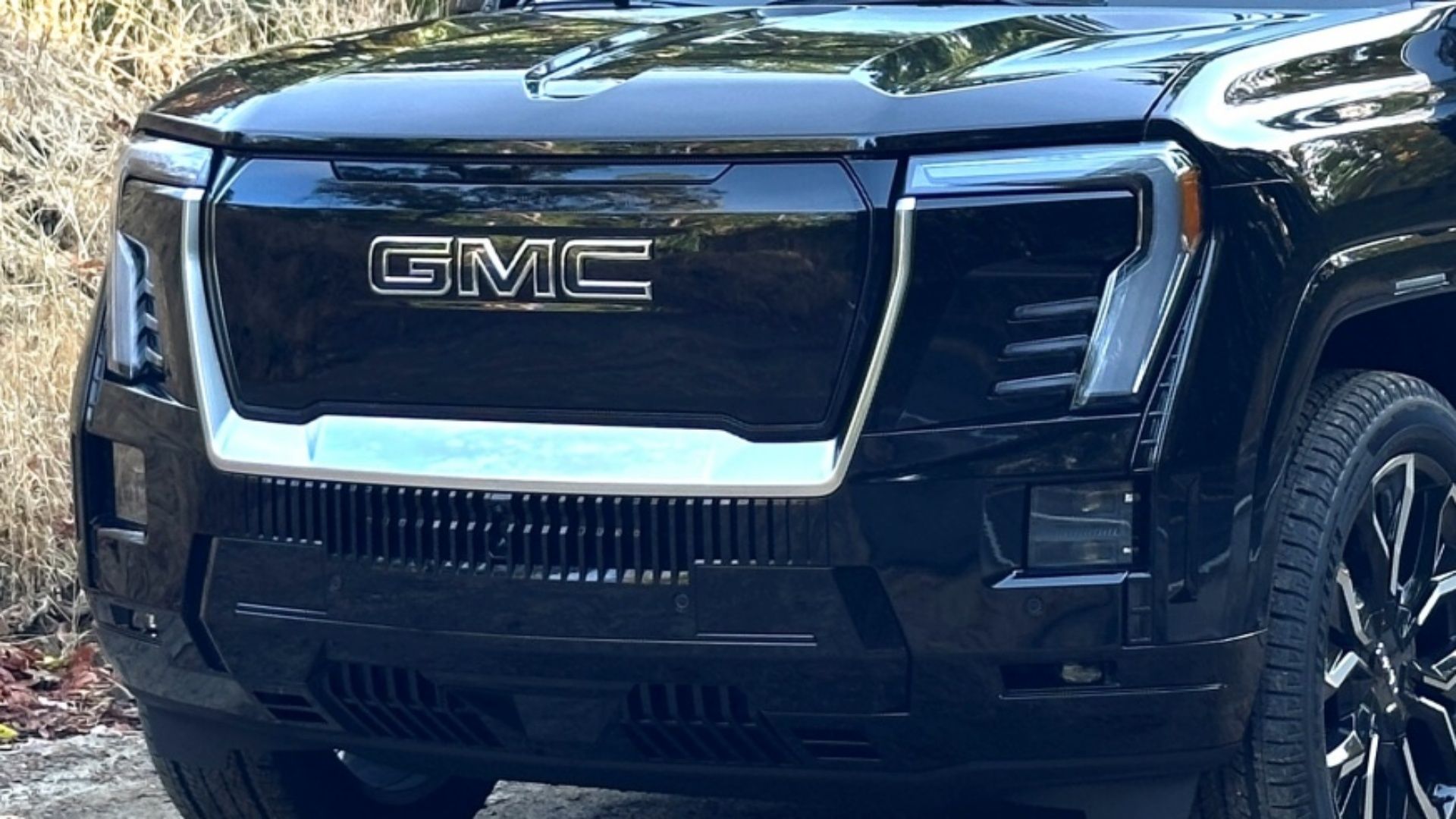 2025-gmc-sierra-ev-grille 2025 GMC Sierra EV grille