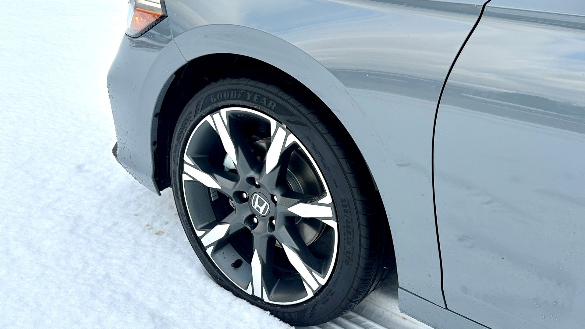 2025 Honda Civic Hybrid wheel