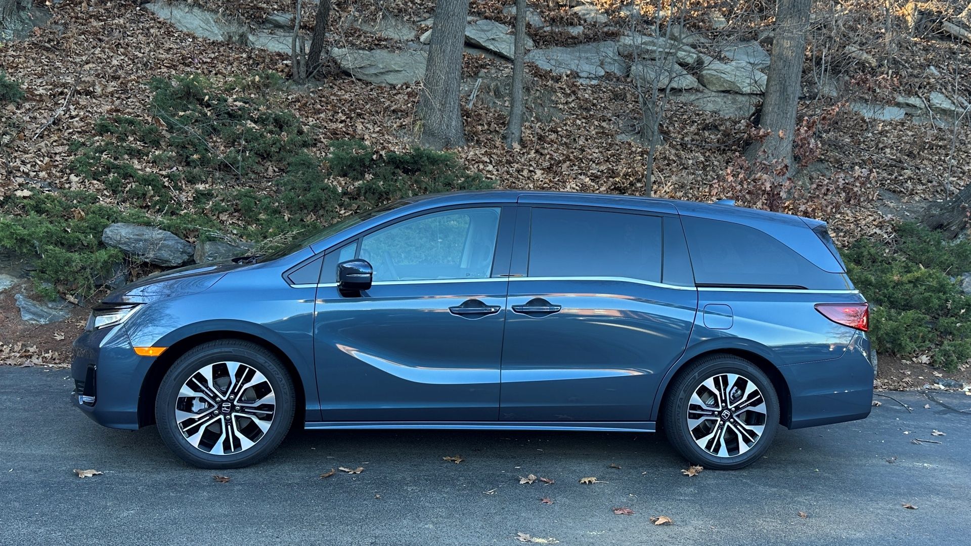 2025-honda-odyssey-1 2025 Honda Odyssey profile
