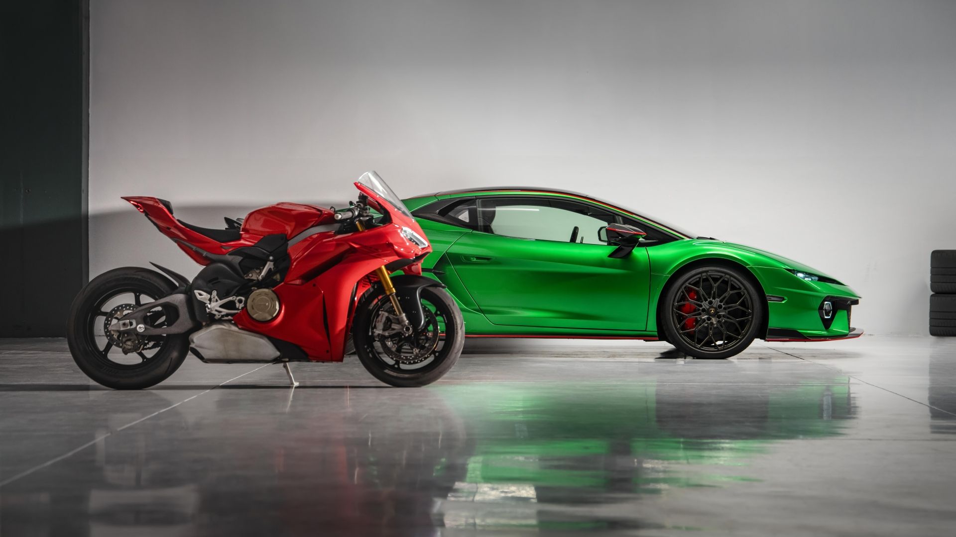 2026 Lamborghini Temerario vs Ducati Panigale V4 7