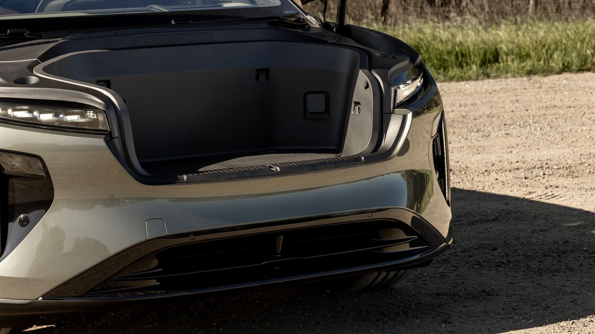 2026-lucid-gravity-exterior-on-road-10-1 2026 Lucid Gravity Exterior On-Road 10