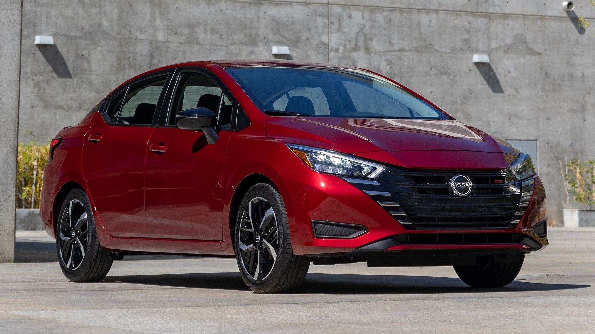 4-nissan-1 2025 Nissan Versa