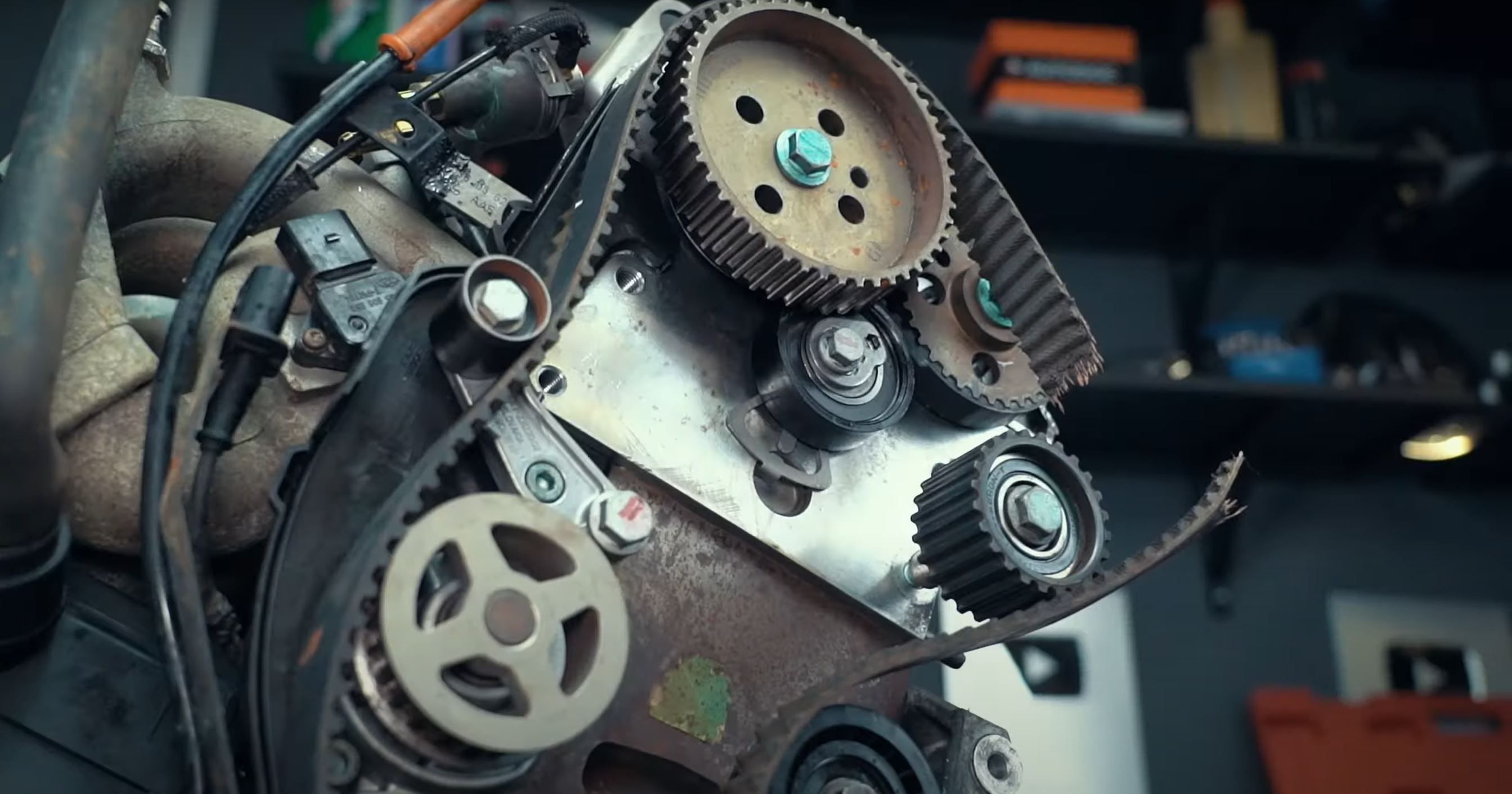 broken-timing-belt-autodoc-co-uk broken timing belt