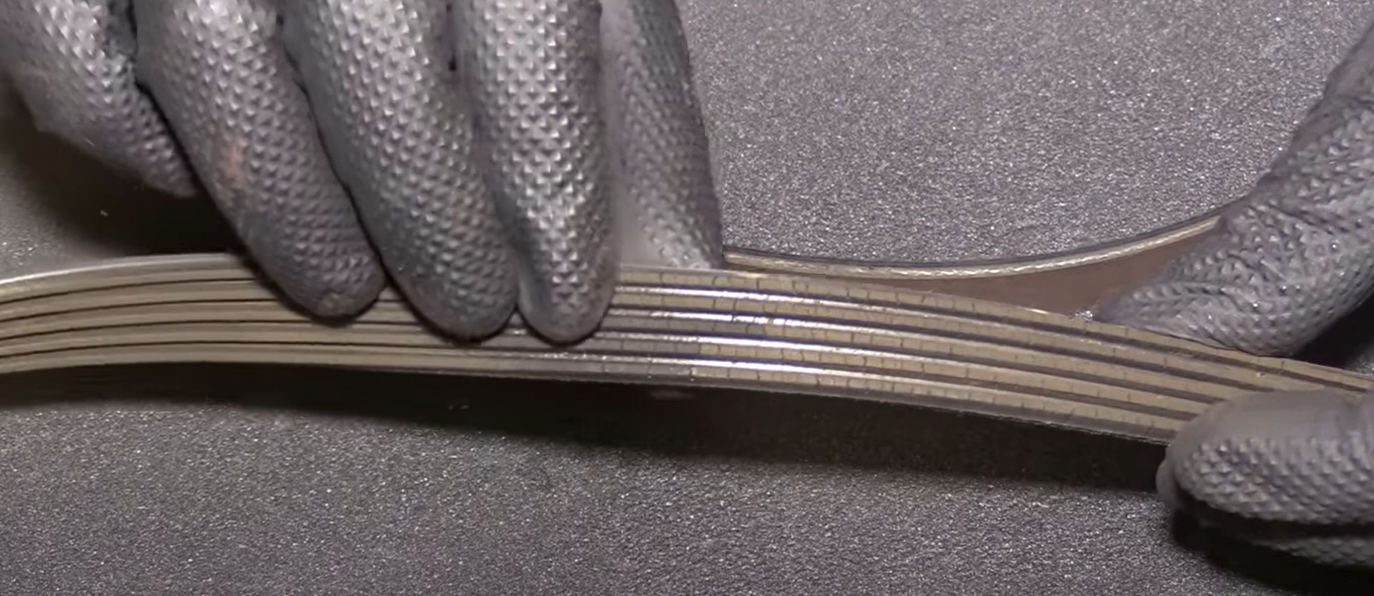 cracked-accessory-belt Cracked accessory belt