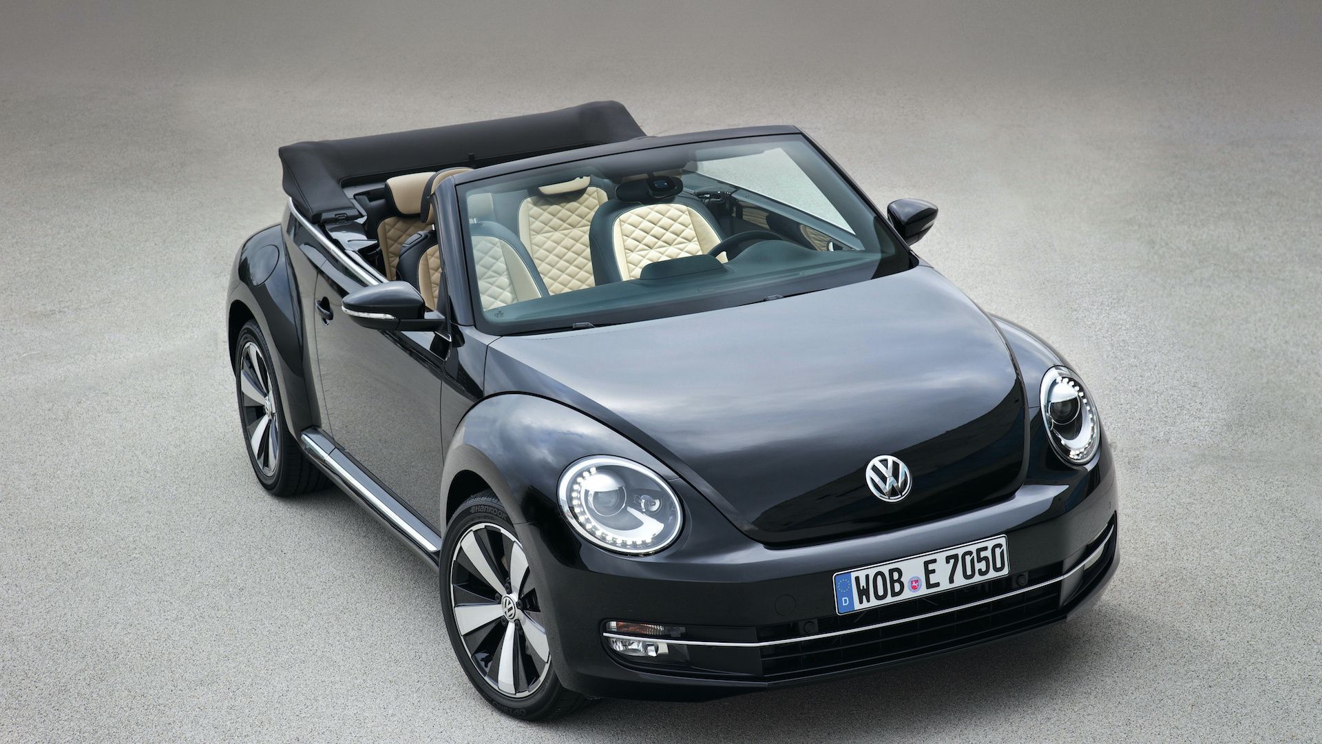 2012 Volkswagen Beetle - front 3/4 angle