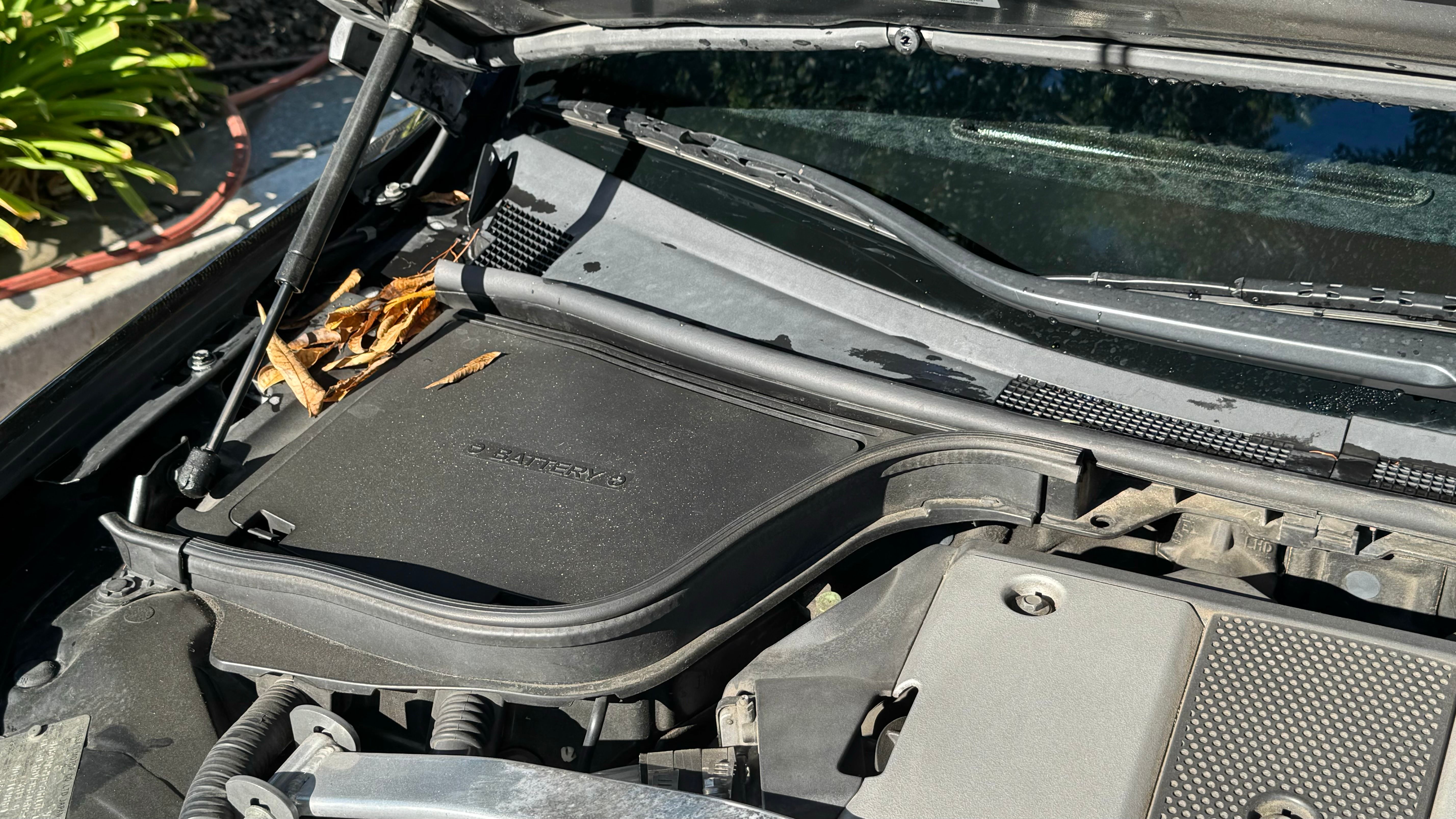 debris-and-battery-cover-in-2008-infiniti-g37-coupe Debris and Battery Cover in 2008 Infiniti G37 Coupe