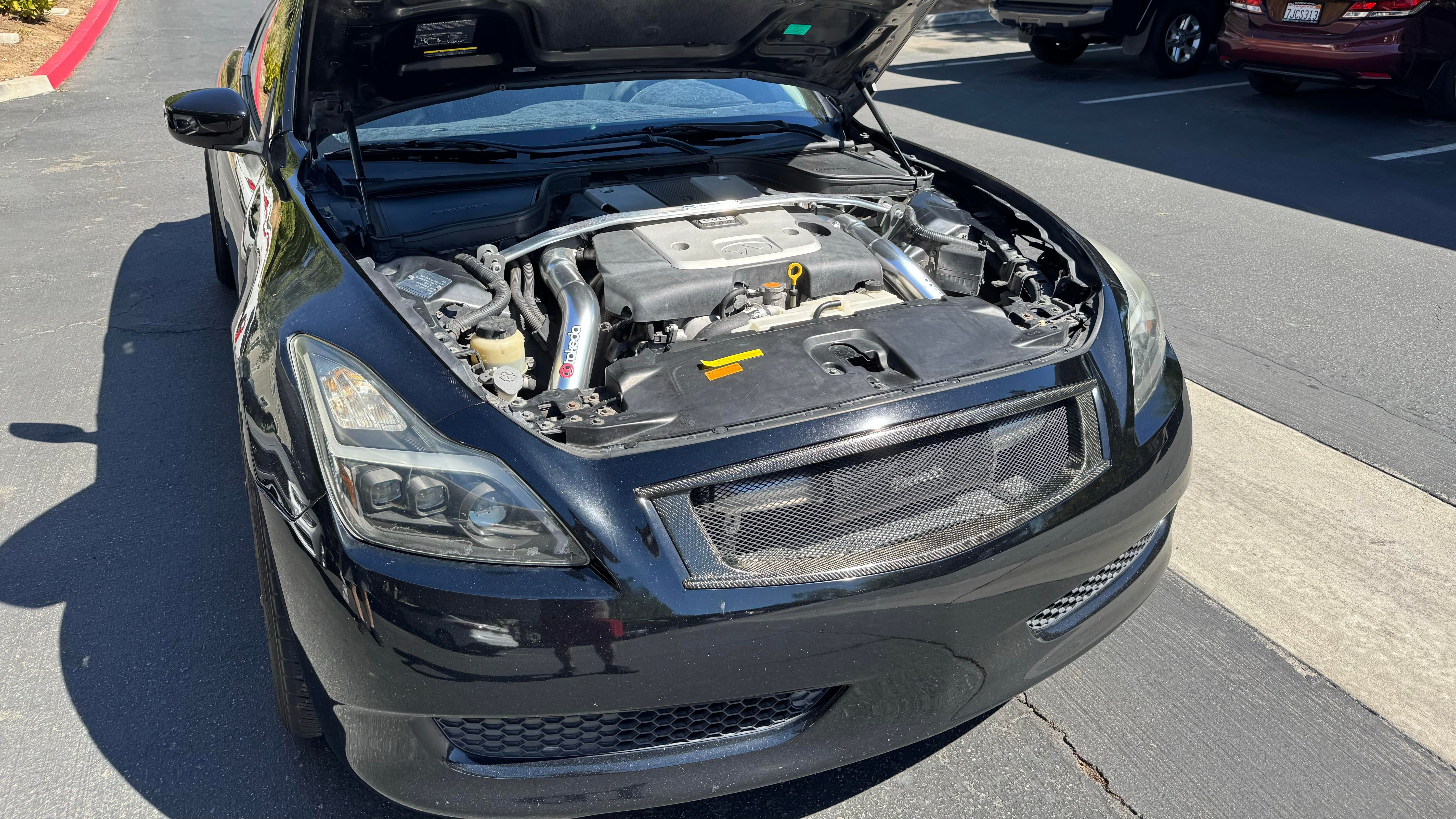 engine-bay-of-2008-infiniti-g37-drying-in-the-sun Engine bay of 2008 Infiniti G37 Drying in the sun