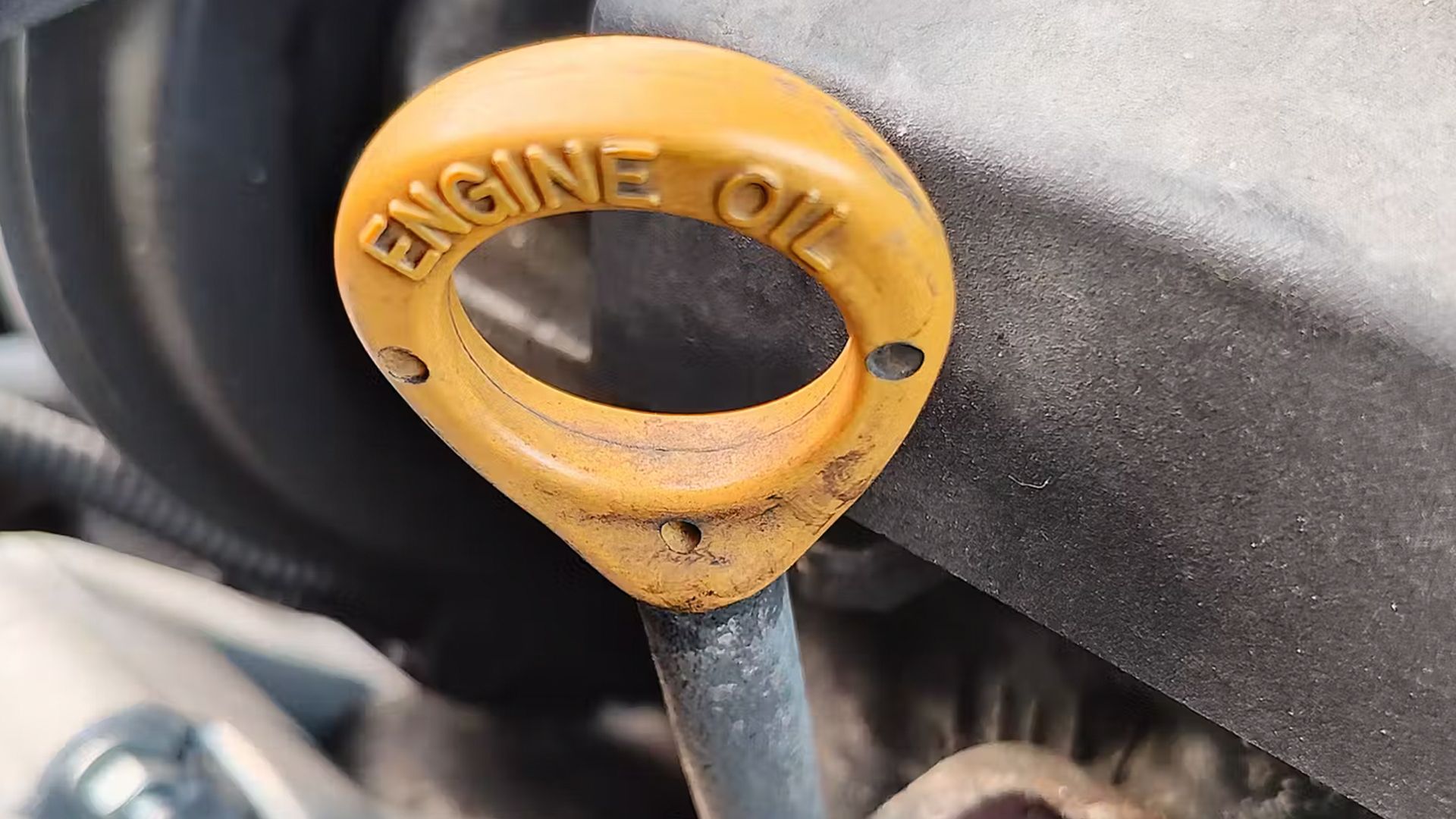 engine-oil-2-2 Engine oil dipstick