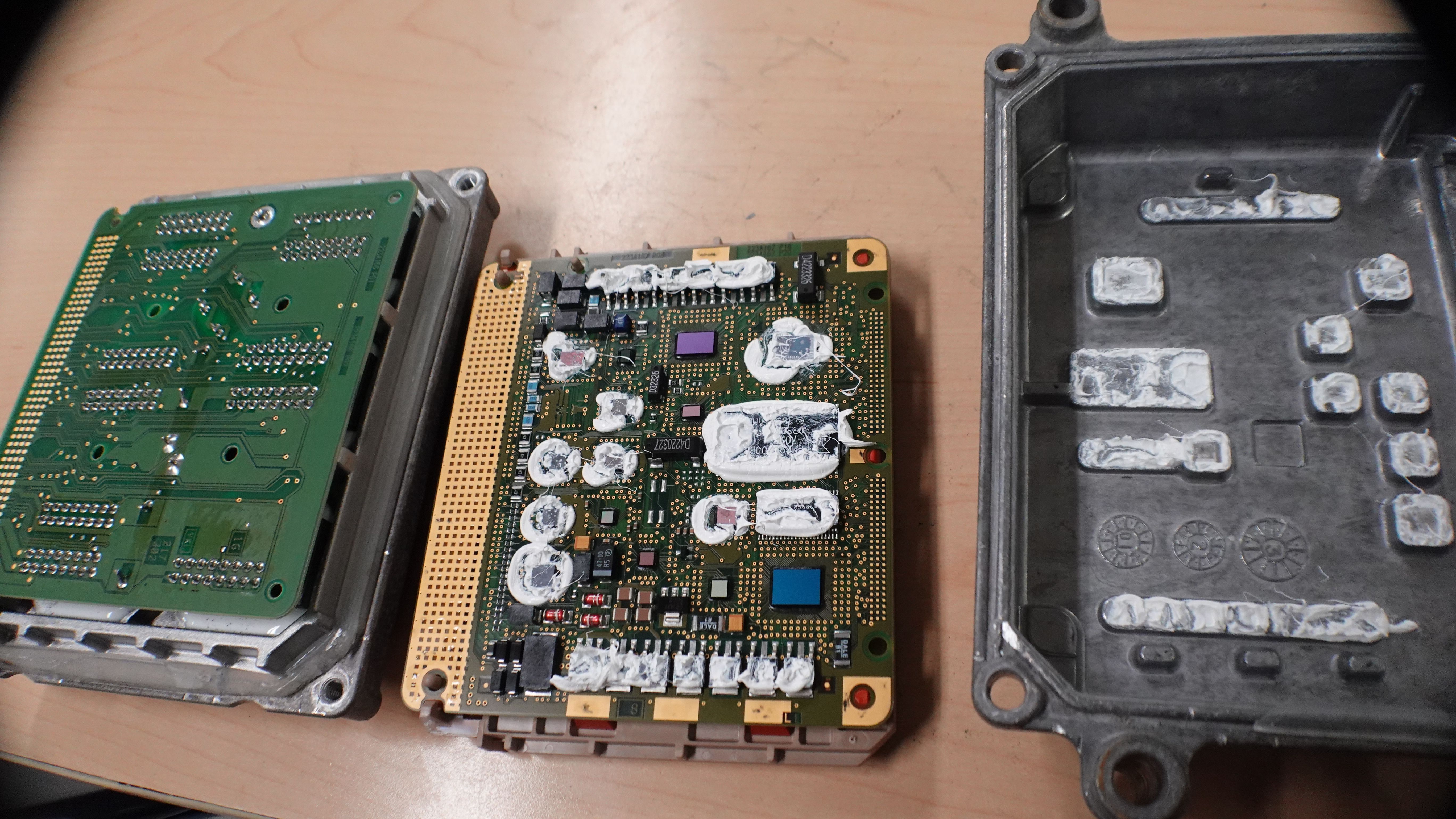 gm-pcm-disassembled GM PCM disassembled