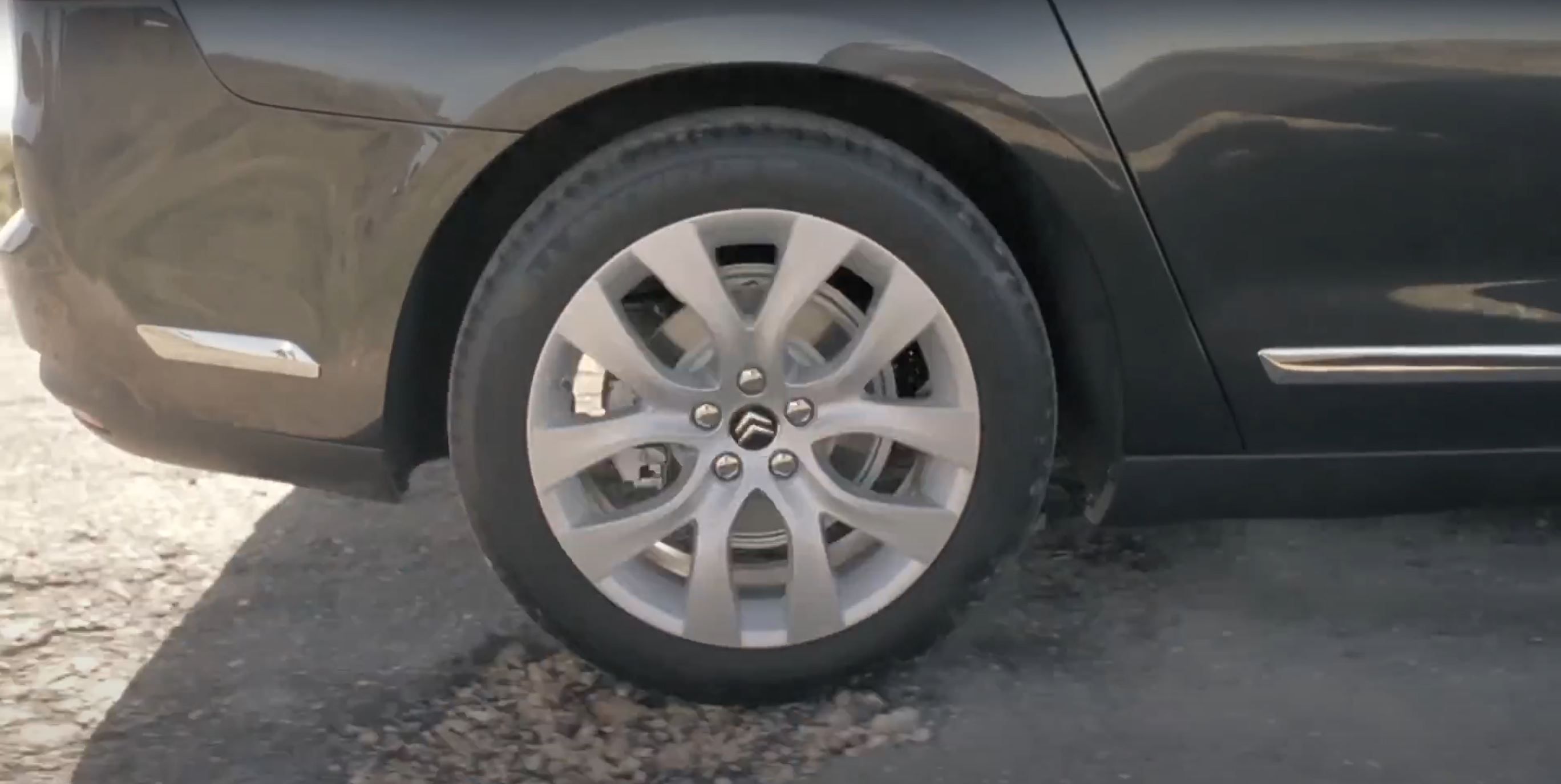 hydropneumatic-suspension-pothole Hydropneumatic suspension pothole