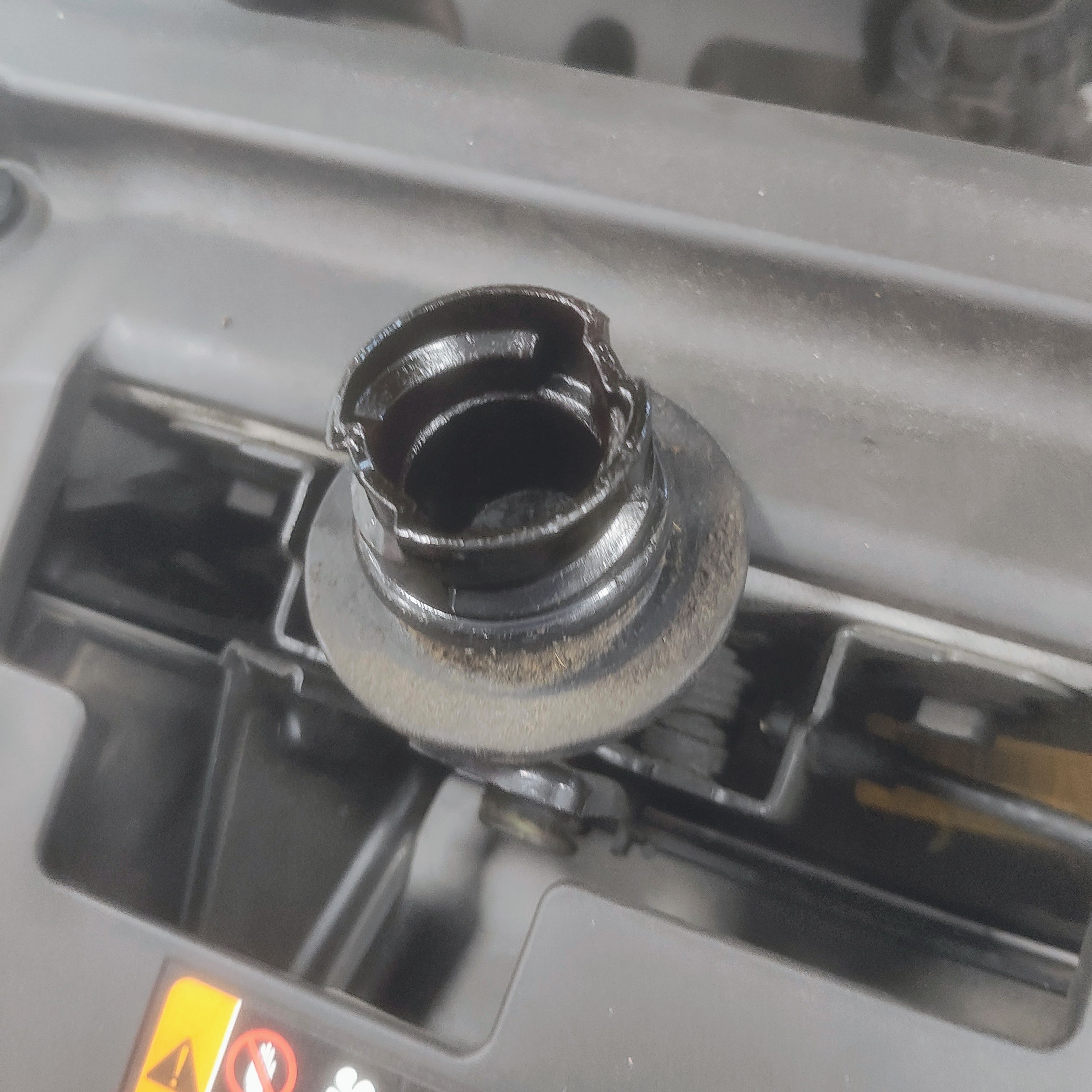 Oil cap