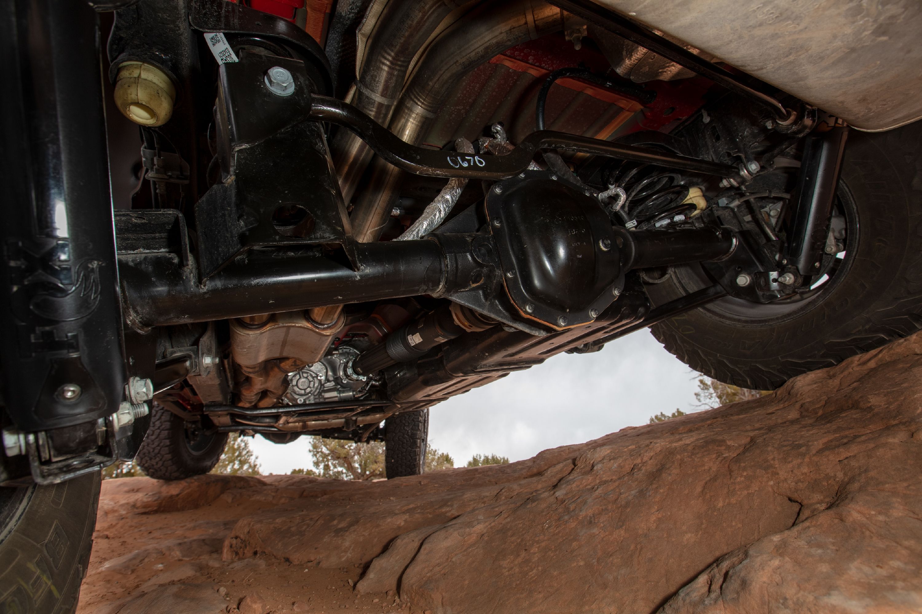 jp023_078wrn1qo085441irnglj04vjq99vpg Jeep Wrangler underside