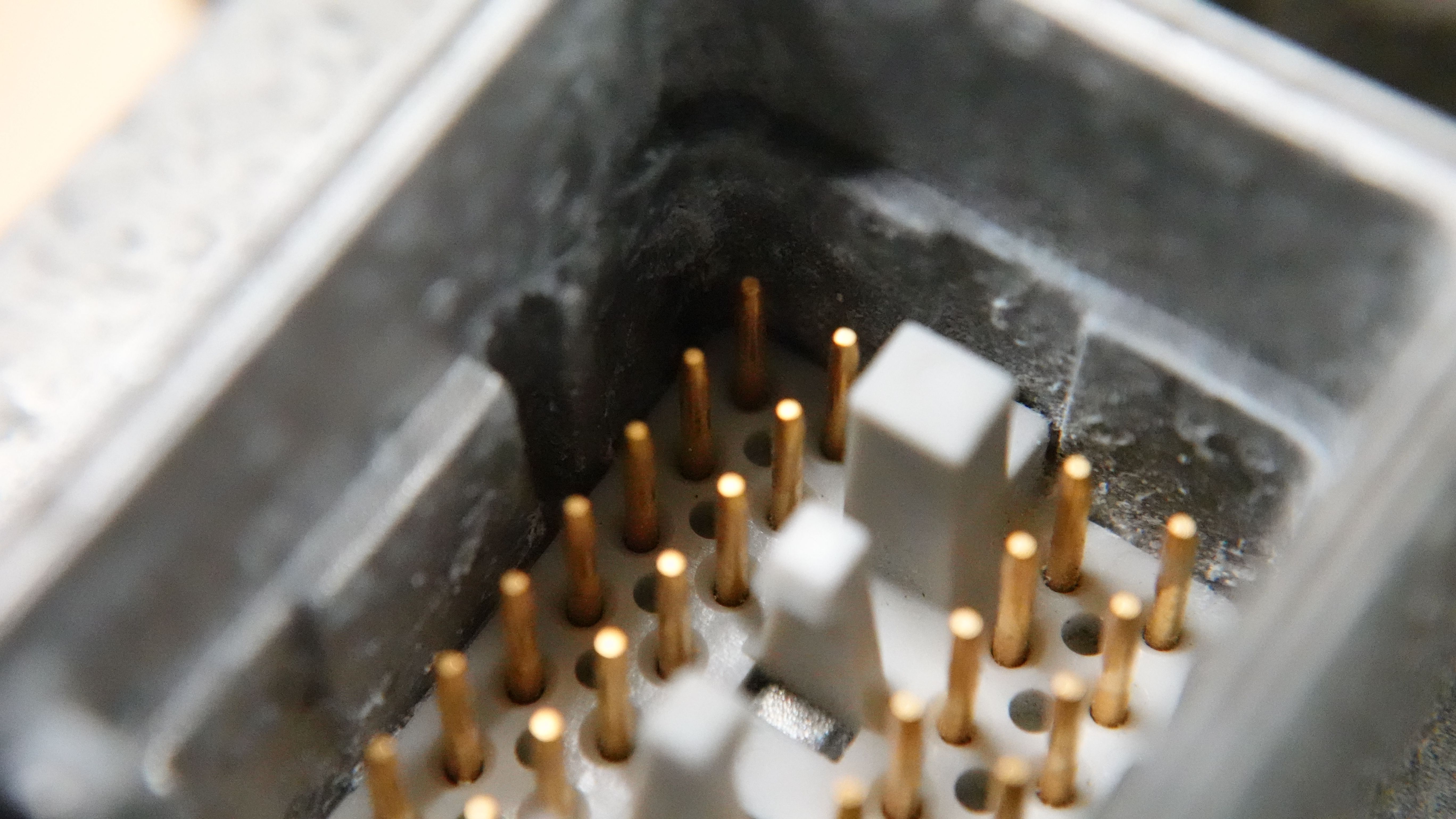 light-corrosion-near-pcm-contact Light corrosion near PCM contact