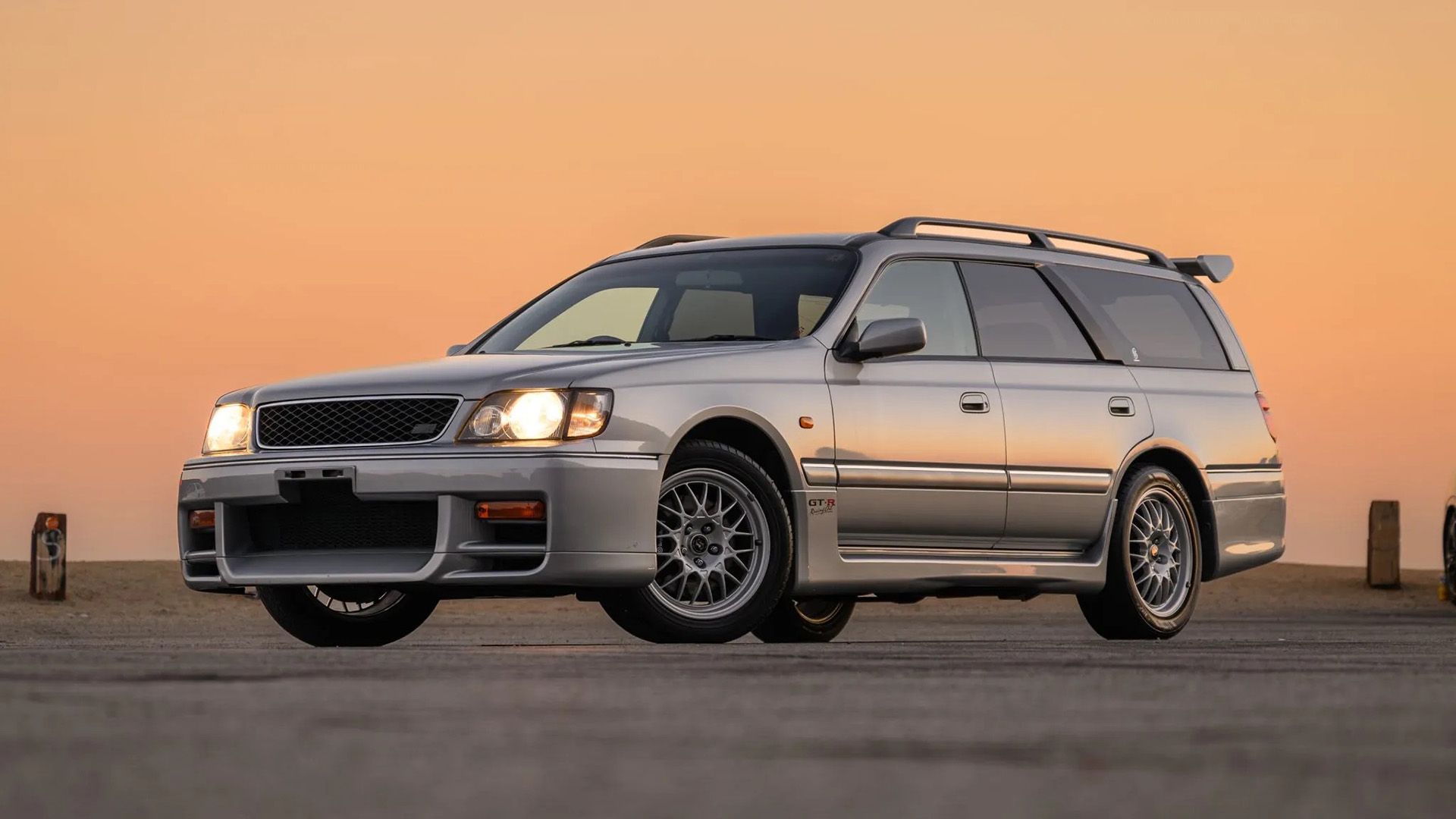 Nissan Stagea Autech Version 260RS front, three-quarter