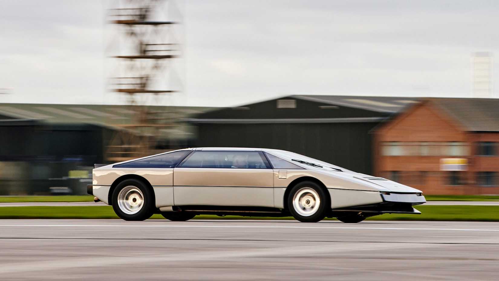 1979 Aston Martin Bulldog hitting 200 MPH