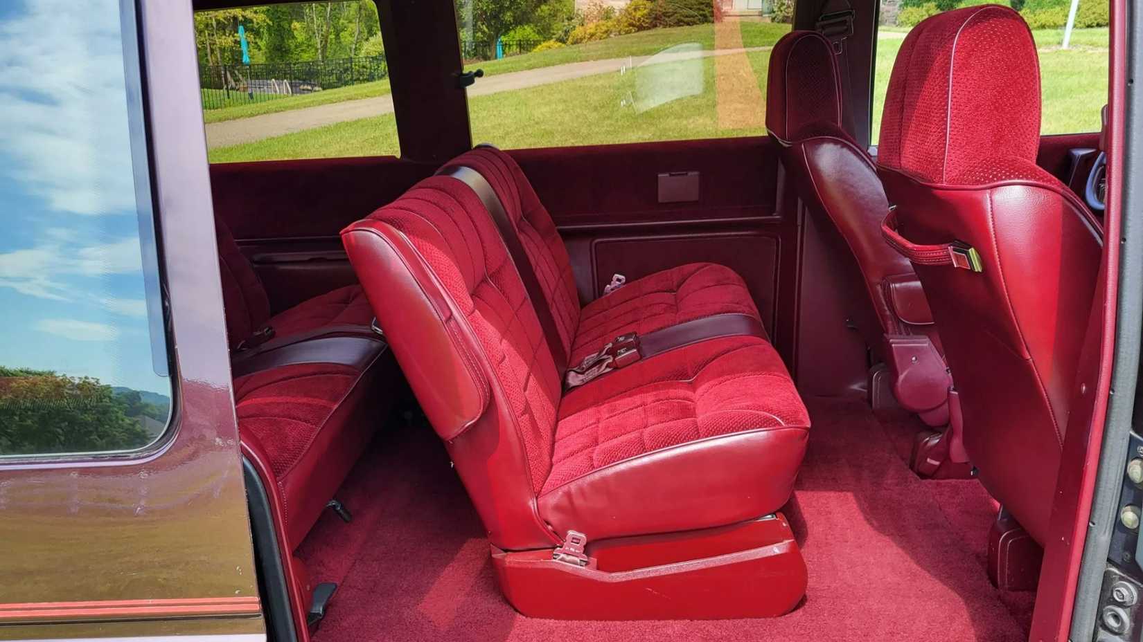 1989_dodge_caravan_turbo_rear_seats 1989_dodge_caravan_turbo_rear_seats