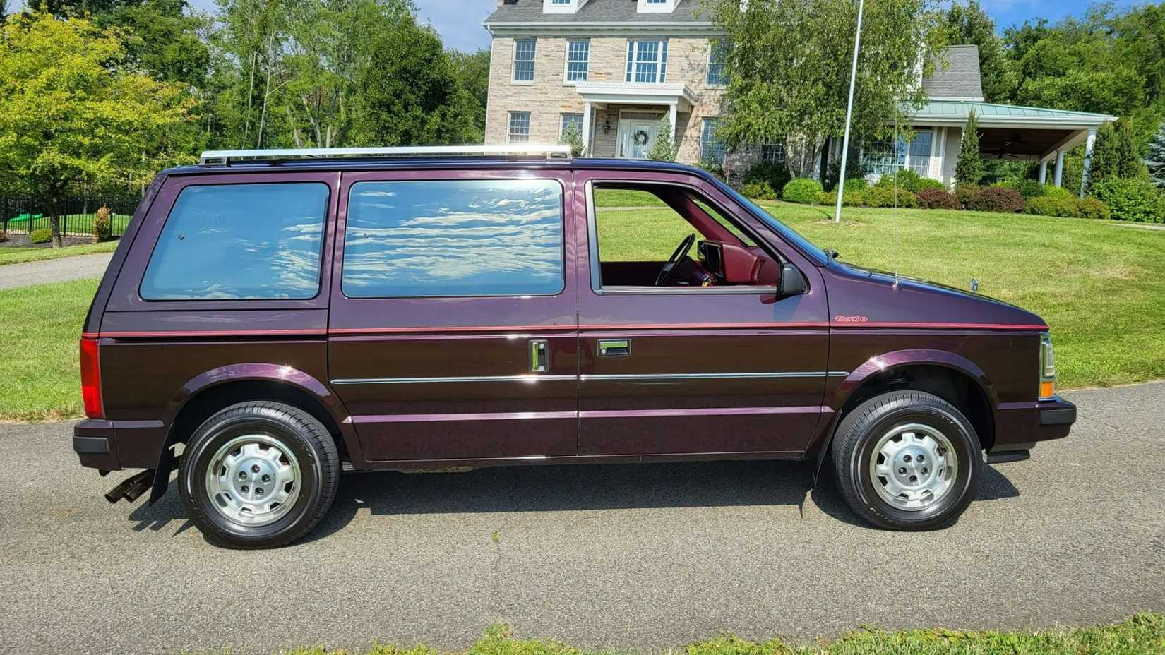 1989_dodge_caravan_turbo_side 1989_dodge_caravan_turbo_side