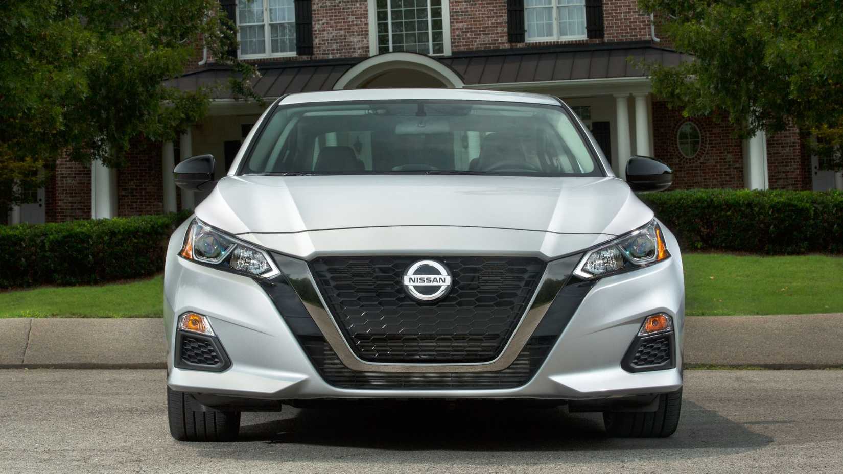 2019 Nissan Altima Mk6 L34 White Front View