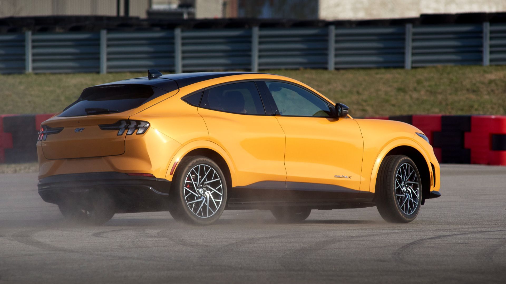 2021-mustang-mach-e-gt-06 2021-Mustang-Mach-E-GT-06