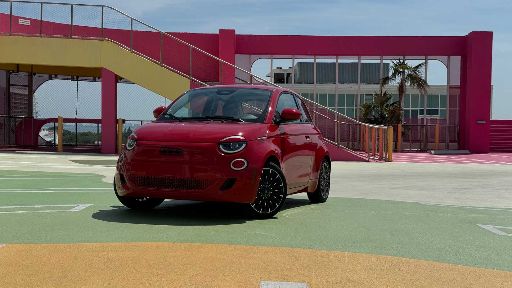 2024 Fiat 500e front static