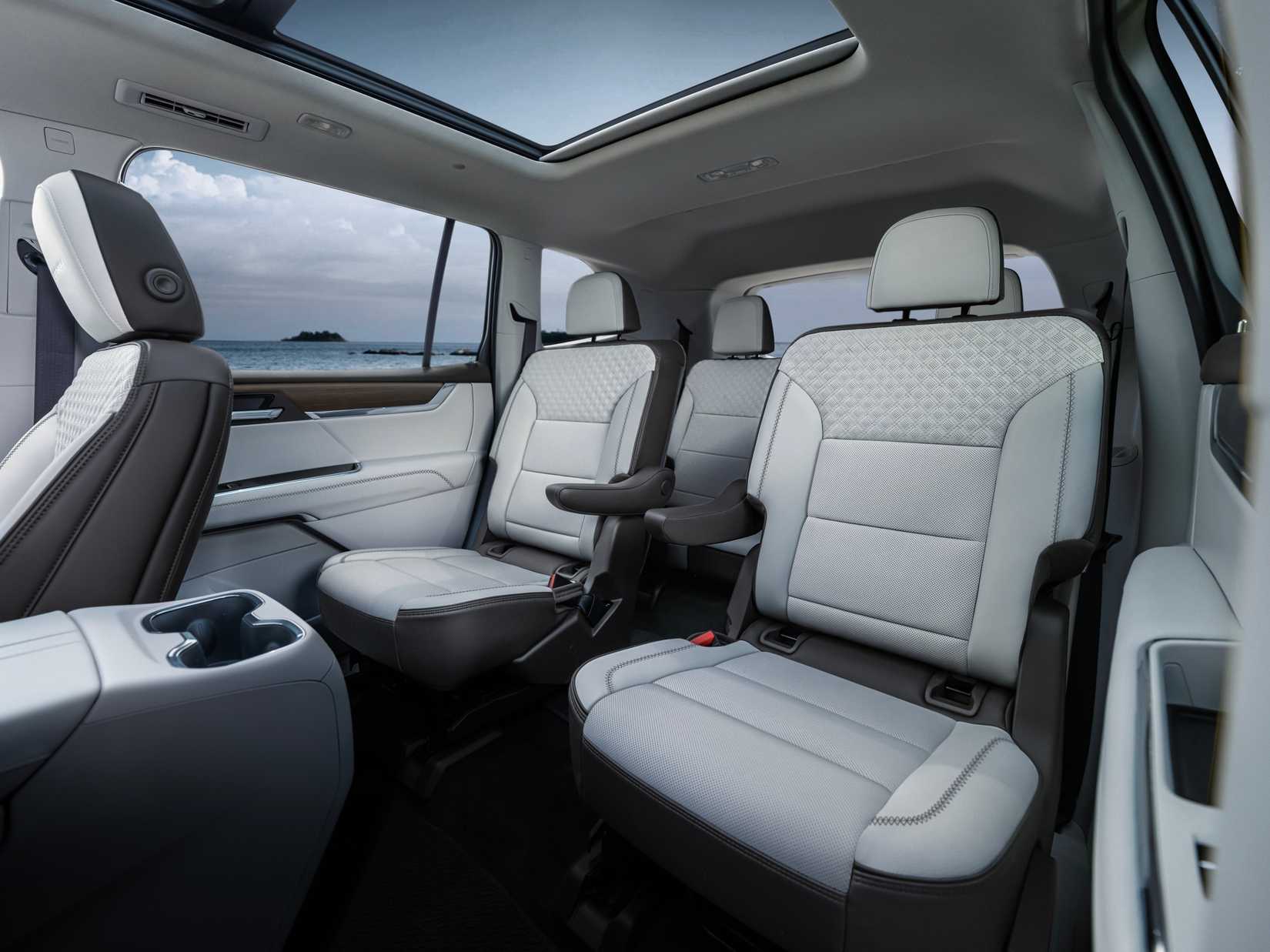 2024 GMC Acadia Denali Second Row