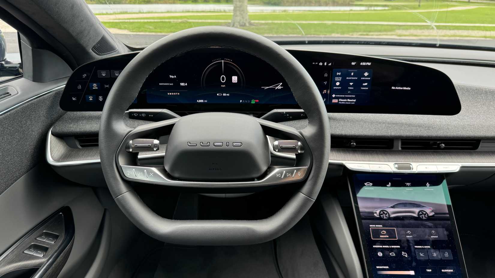 2024 Lucid Air Pure steering wheel