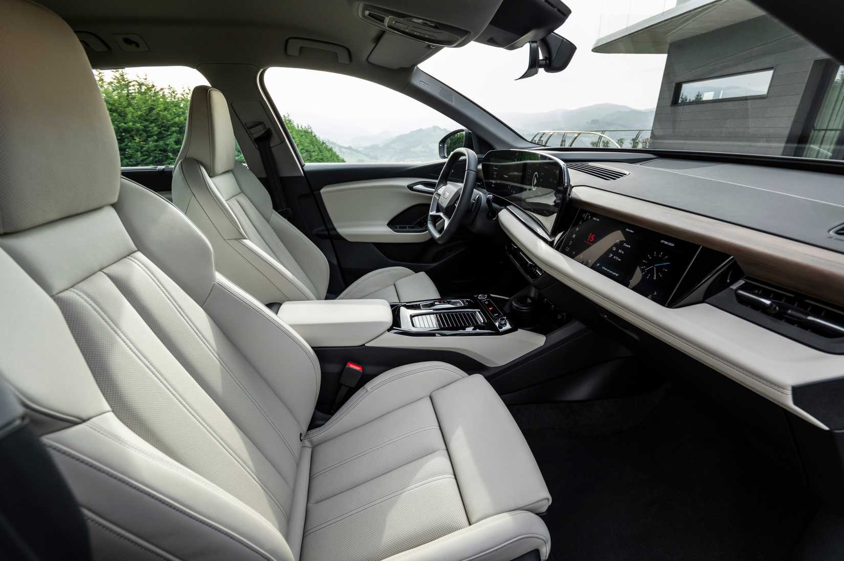 2025-audi-q6-e-tron-front-seat 2025 Audi Q6 e-tron Front Seat