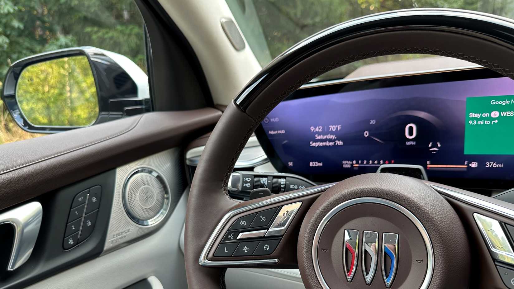 2025-bucik-enclave-steering-wheel The steering wheel on the 2025 Buick Enclave