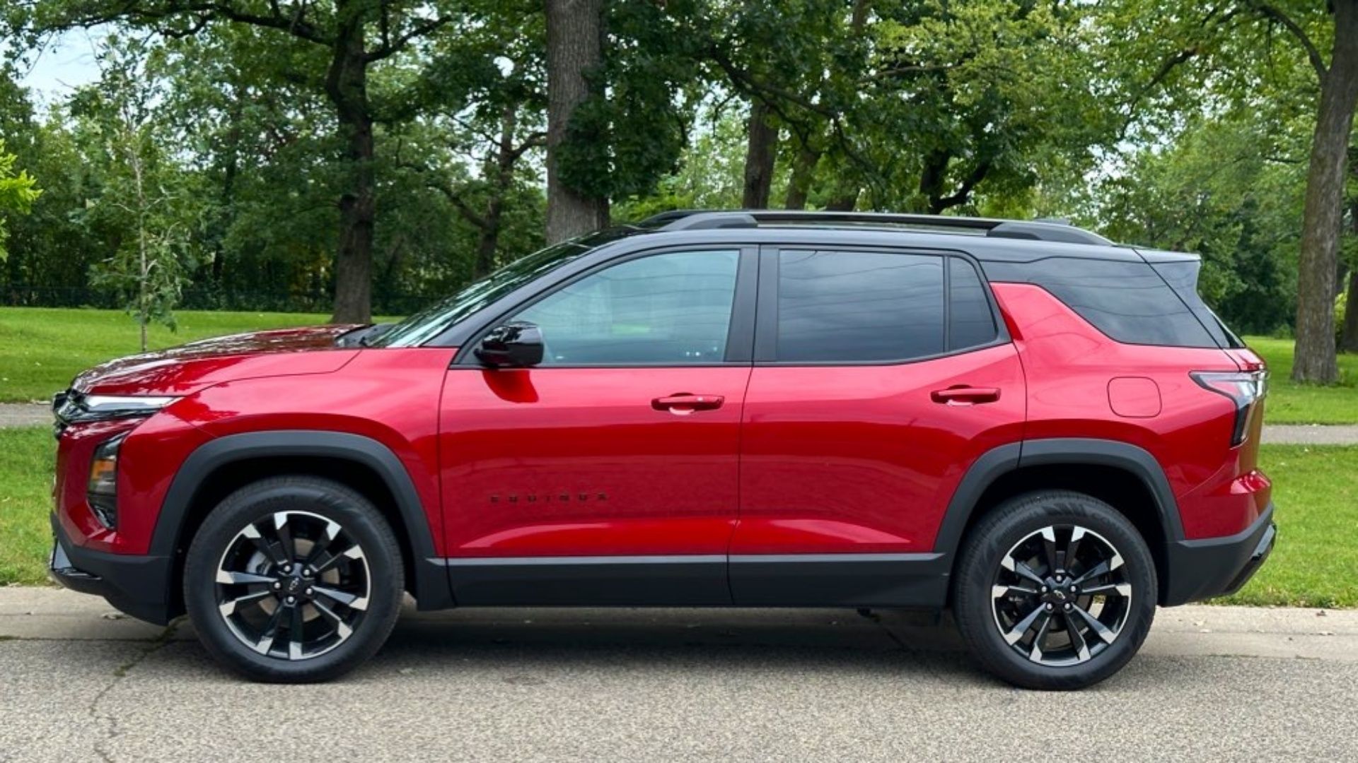 Profile of the 2025 Chevrolet Equinox