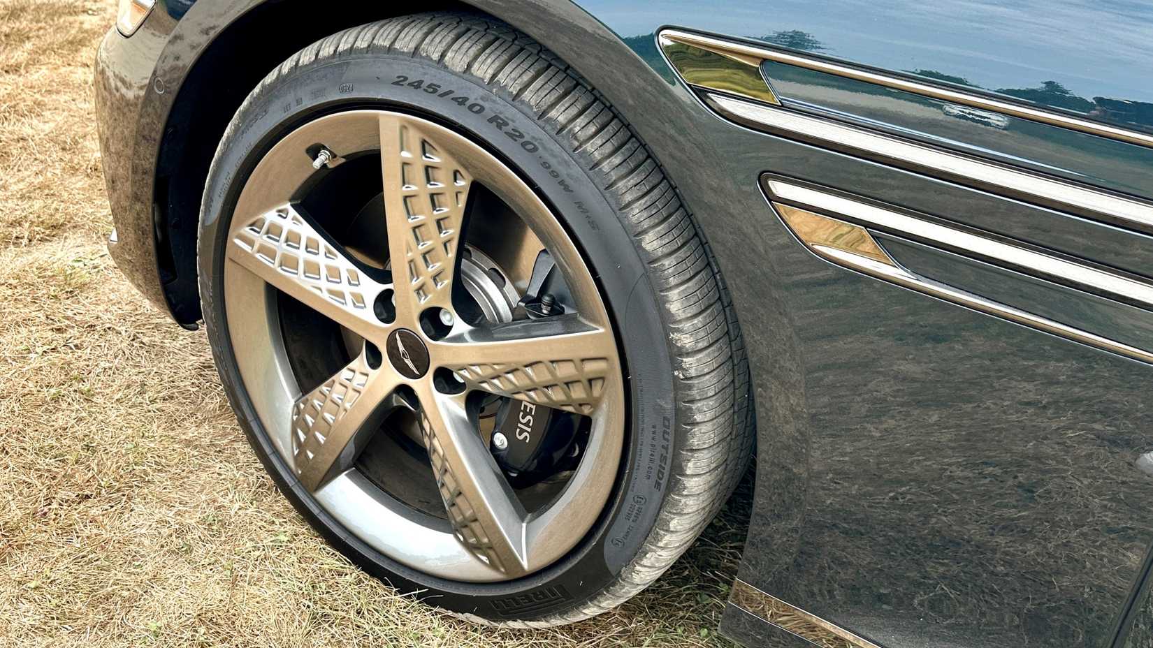 The 2025 Genesis G80 wheel