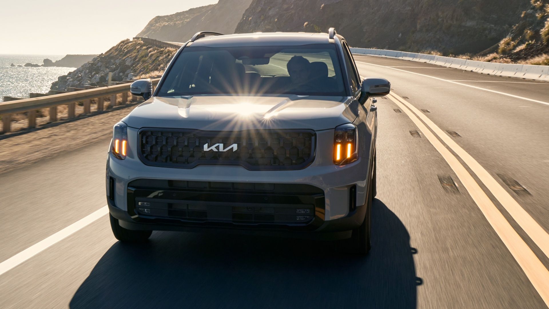 2025 Kia Telluride Gray Front Driving