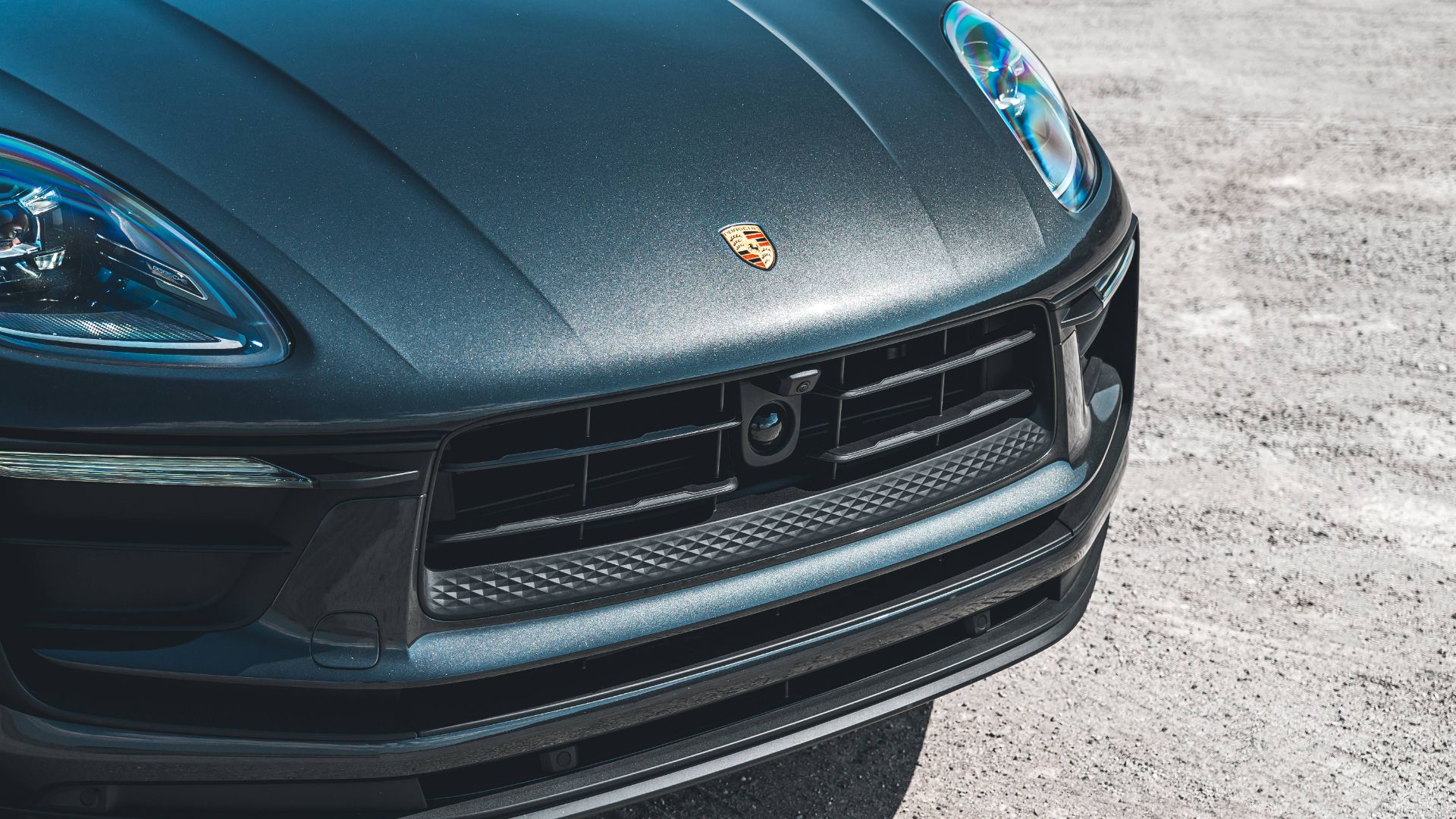 2025 Porsche Macan front