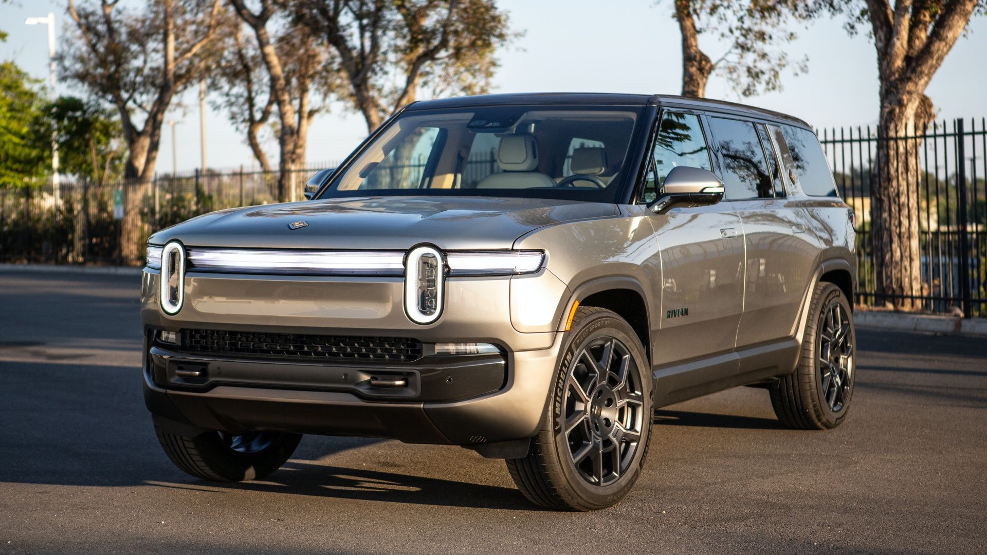 2026 Rivian R1S Pebble Beach5