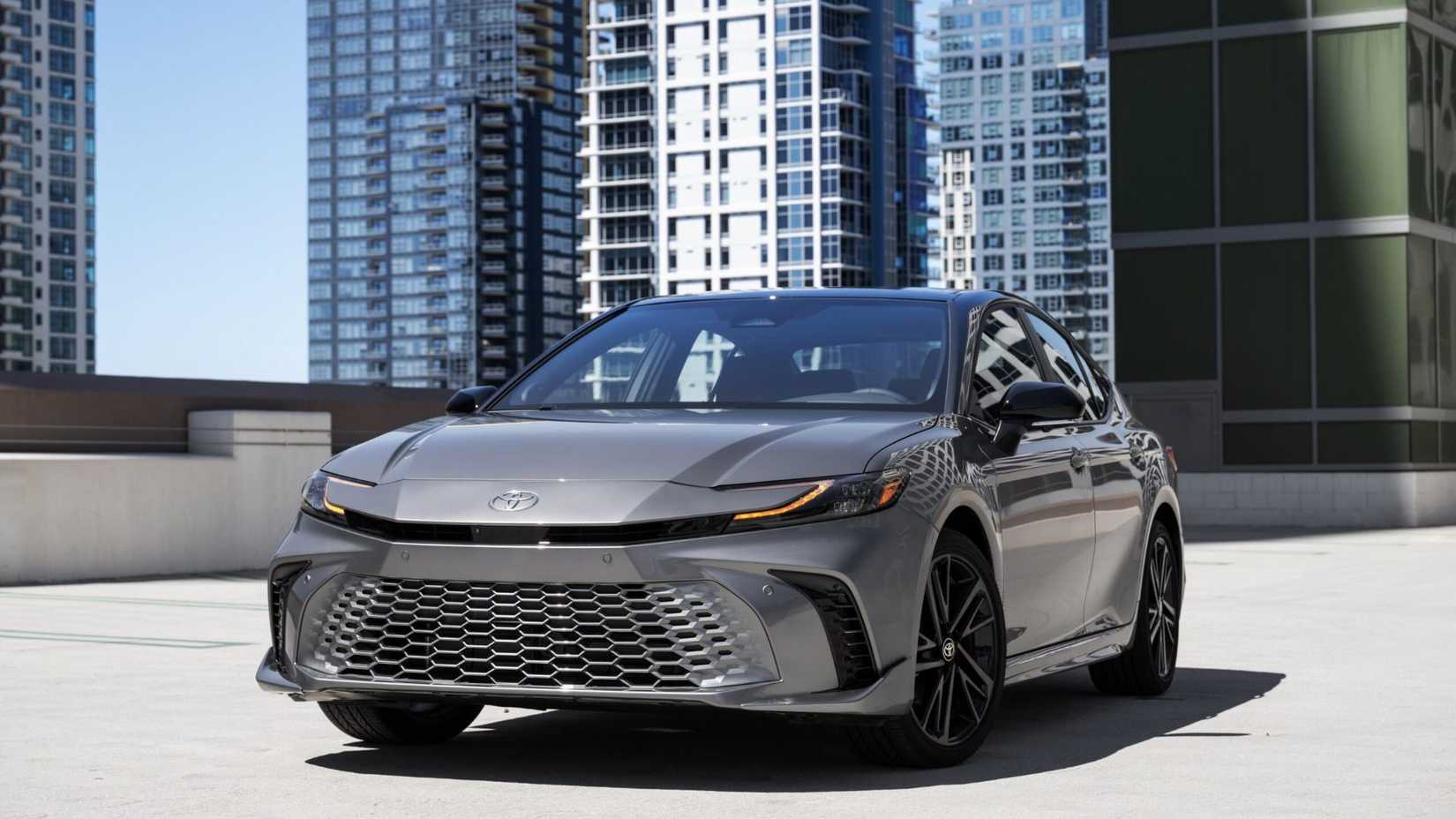 2026_Camry_XSE_AWD_HeavyMetalBlackRoof_003-scaled