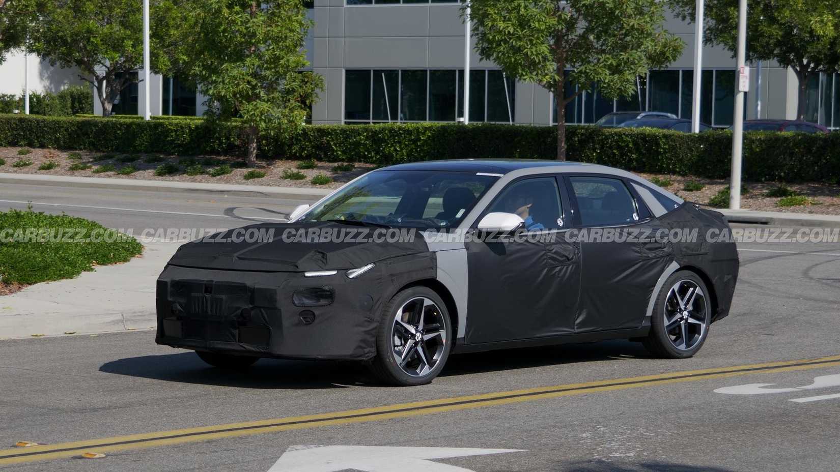 2027 Hyundai Elantra Spy Photo (5)