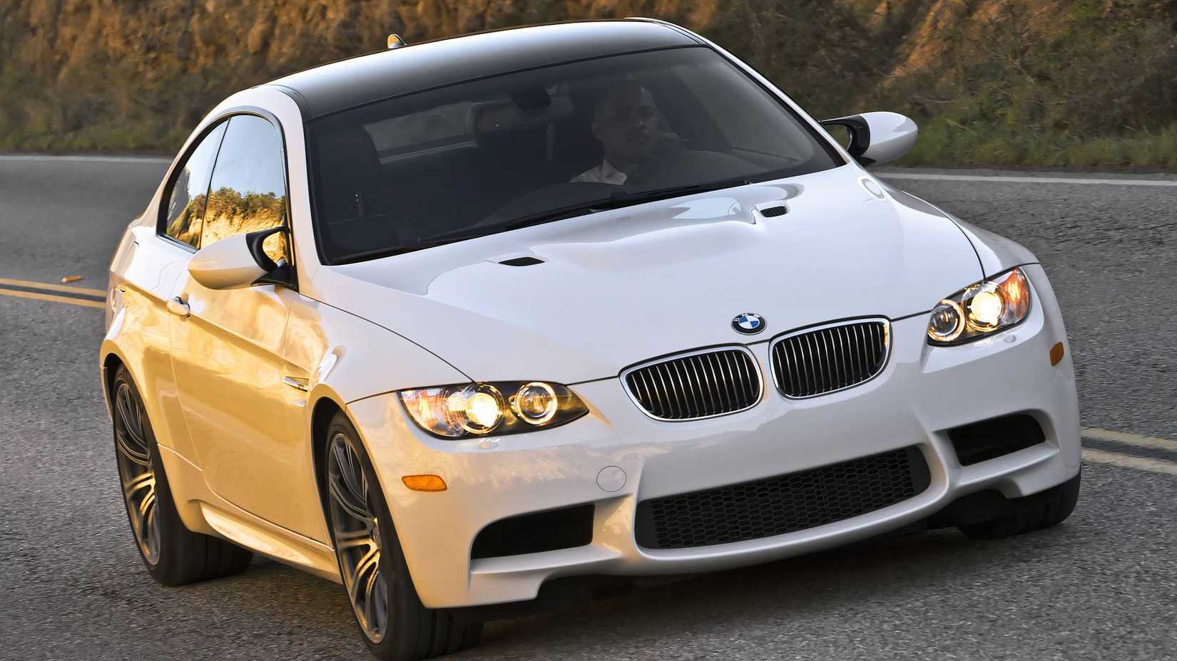 2011-2013 BMW M3 E92 White Front Angle Driving
